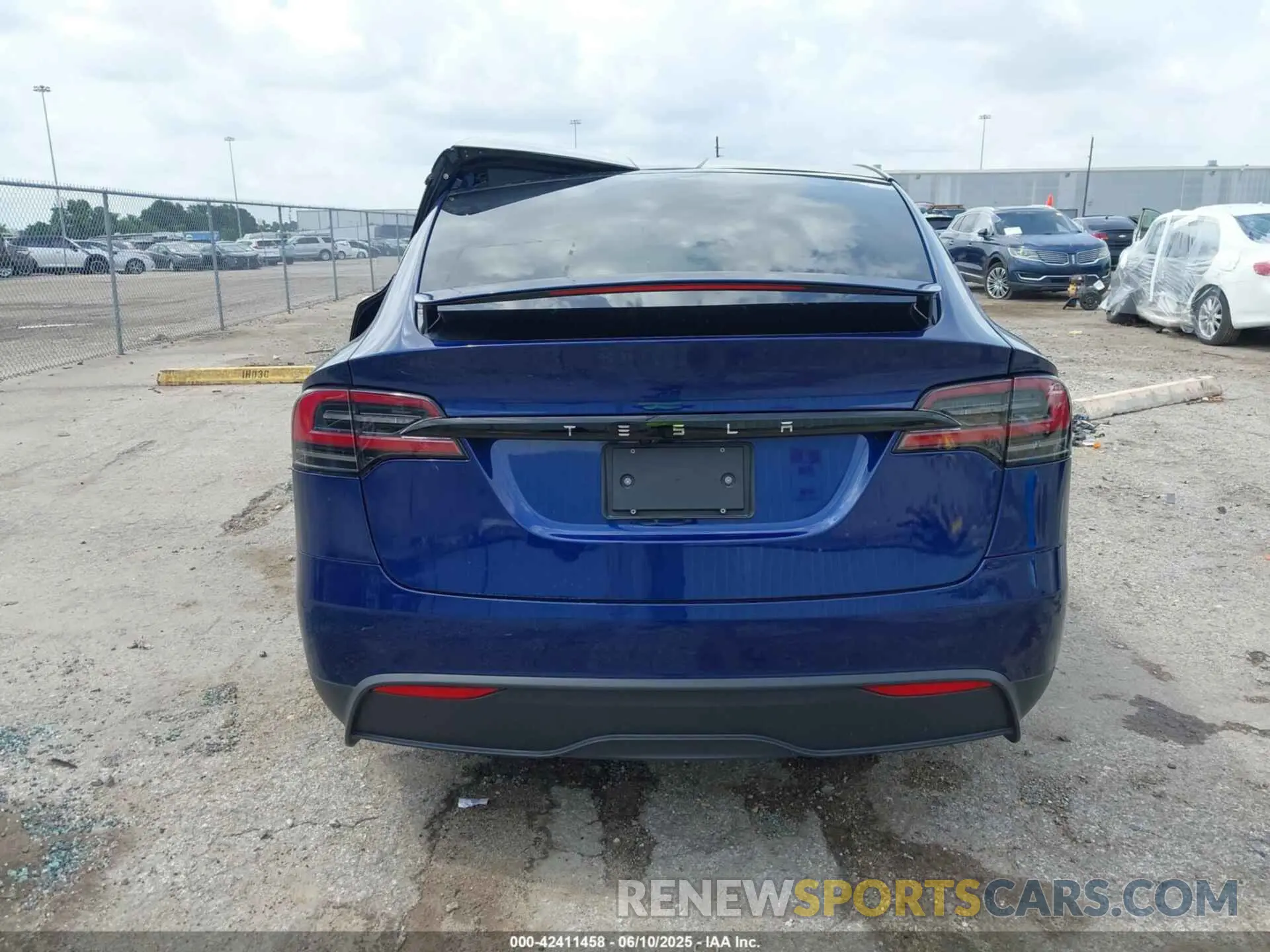 15 Photograph of a damaged car 7SAXCBE52RF456542 TESLA MODEL X 2024