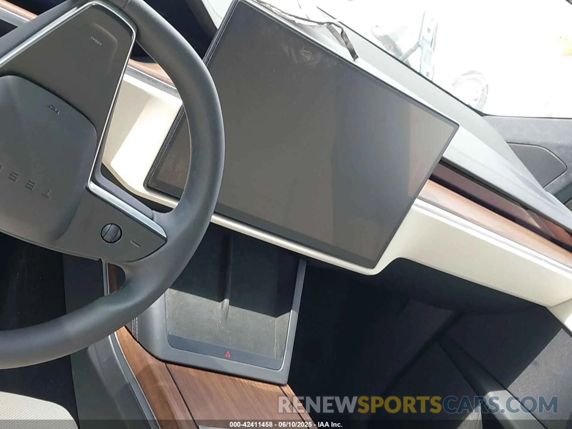 17 Photograph of a damaged car 7SAXCBE52RF456542 TESLA MODEL X 2024