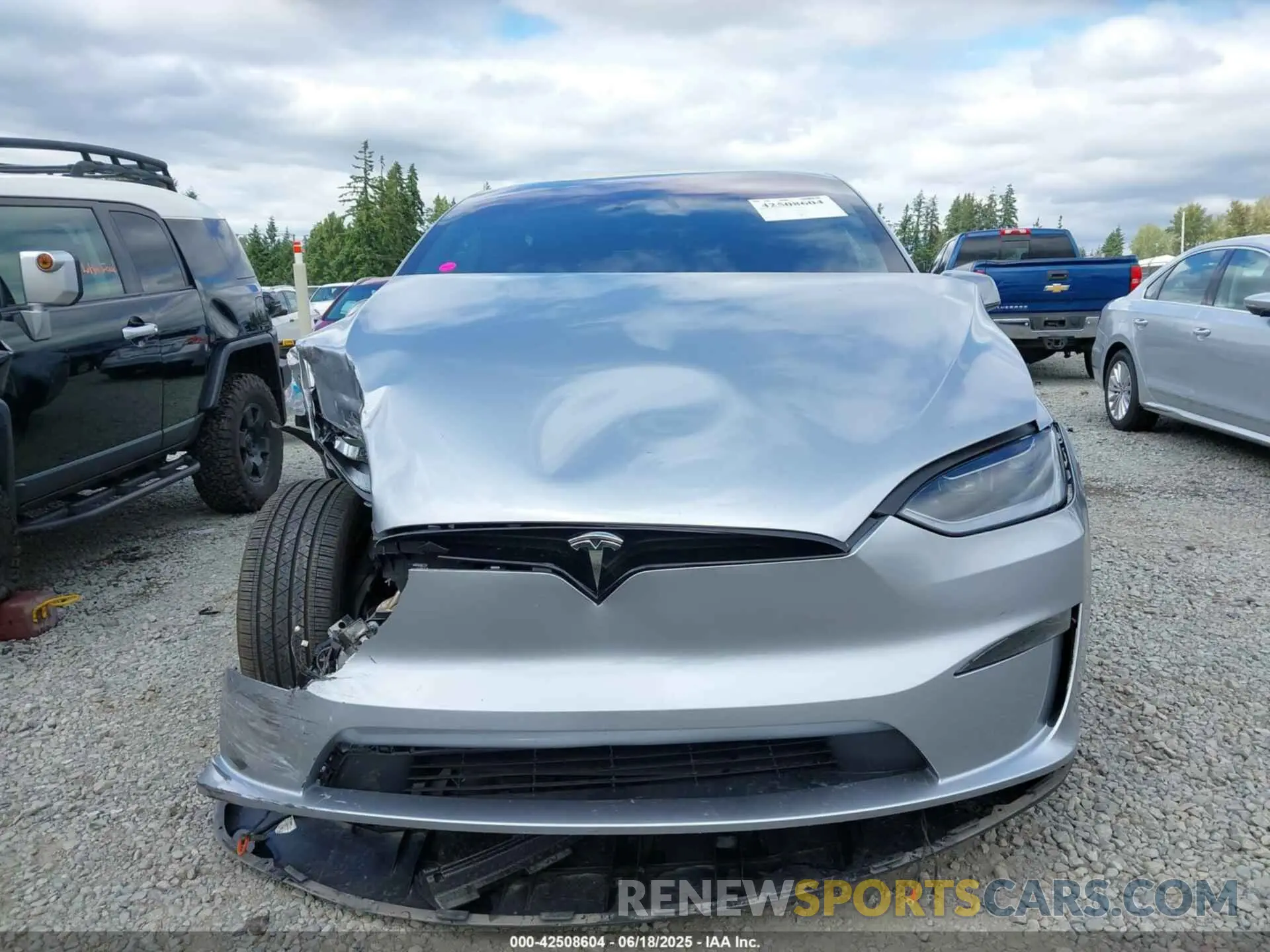 12 Photograph of a damaged car 7SAXCBE55RF460875 TESLA MODEL X 2024