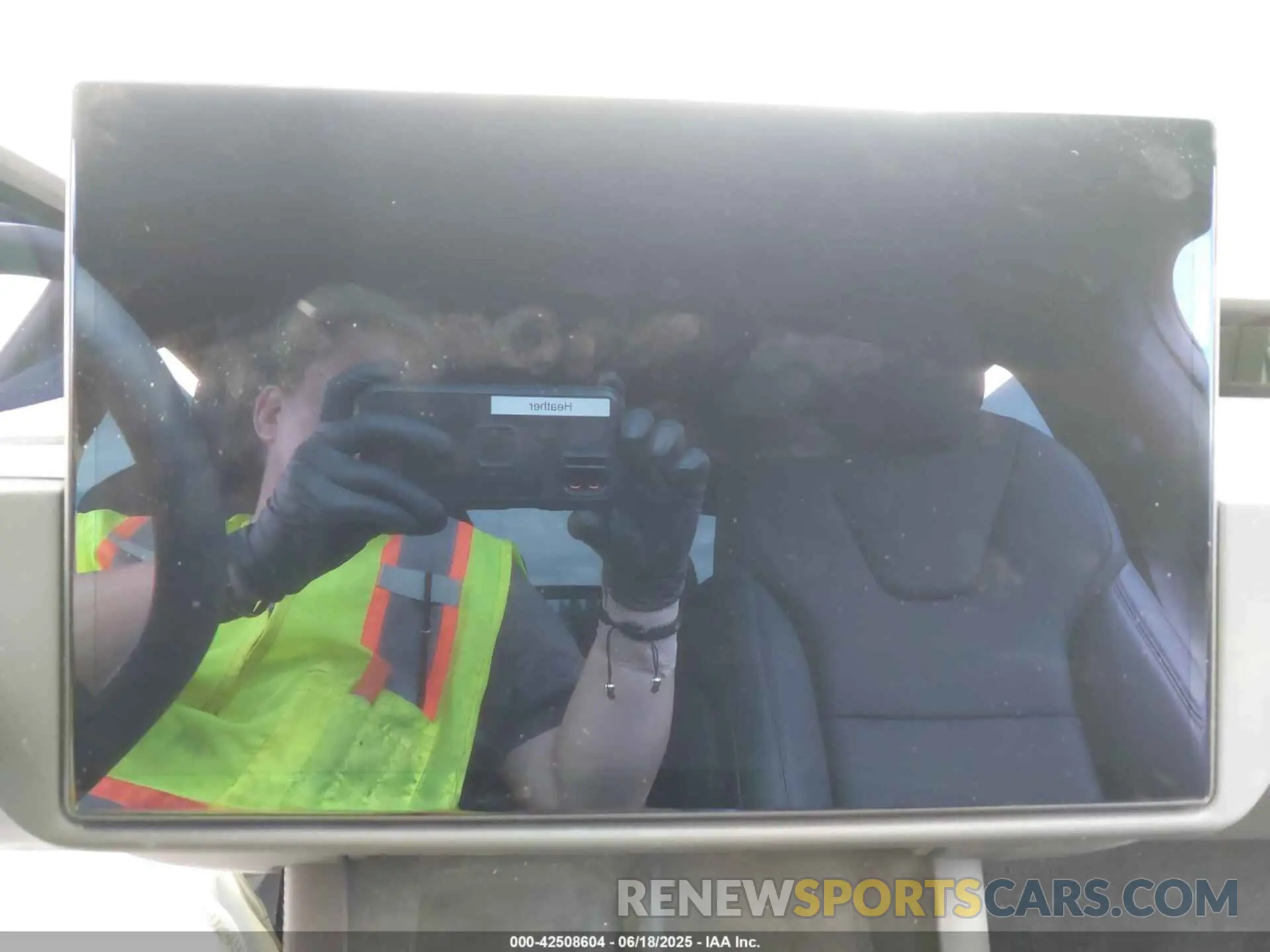 15 Photograph of a damaged car 7SAXCBE55RF460875 TESLA MODEL X 2024