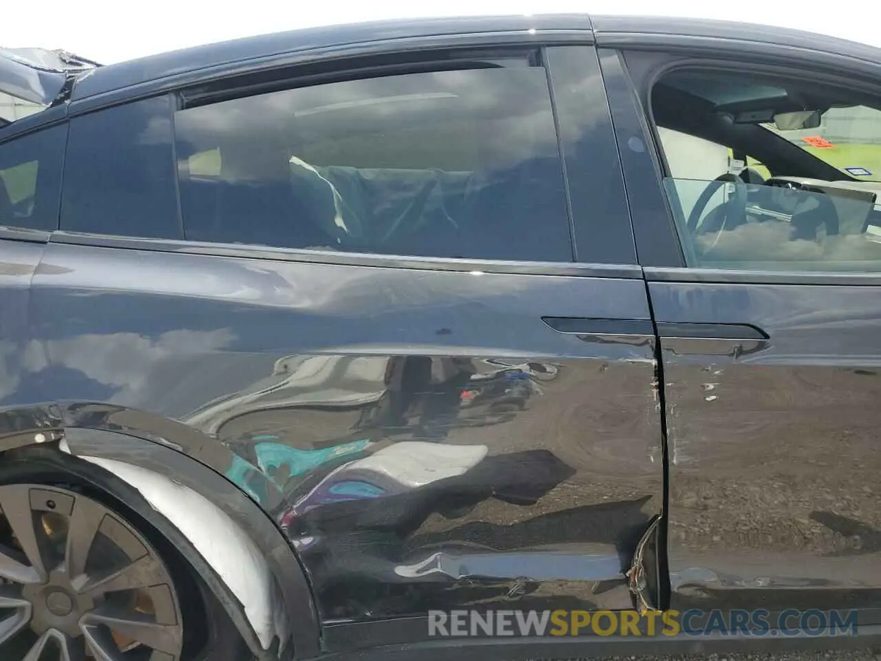 10 Photograph of a damaged car 7SAXCBE58RF441270 TESLA MODEL X 2024