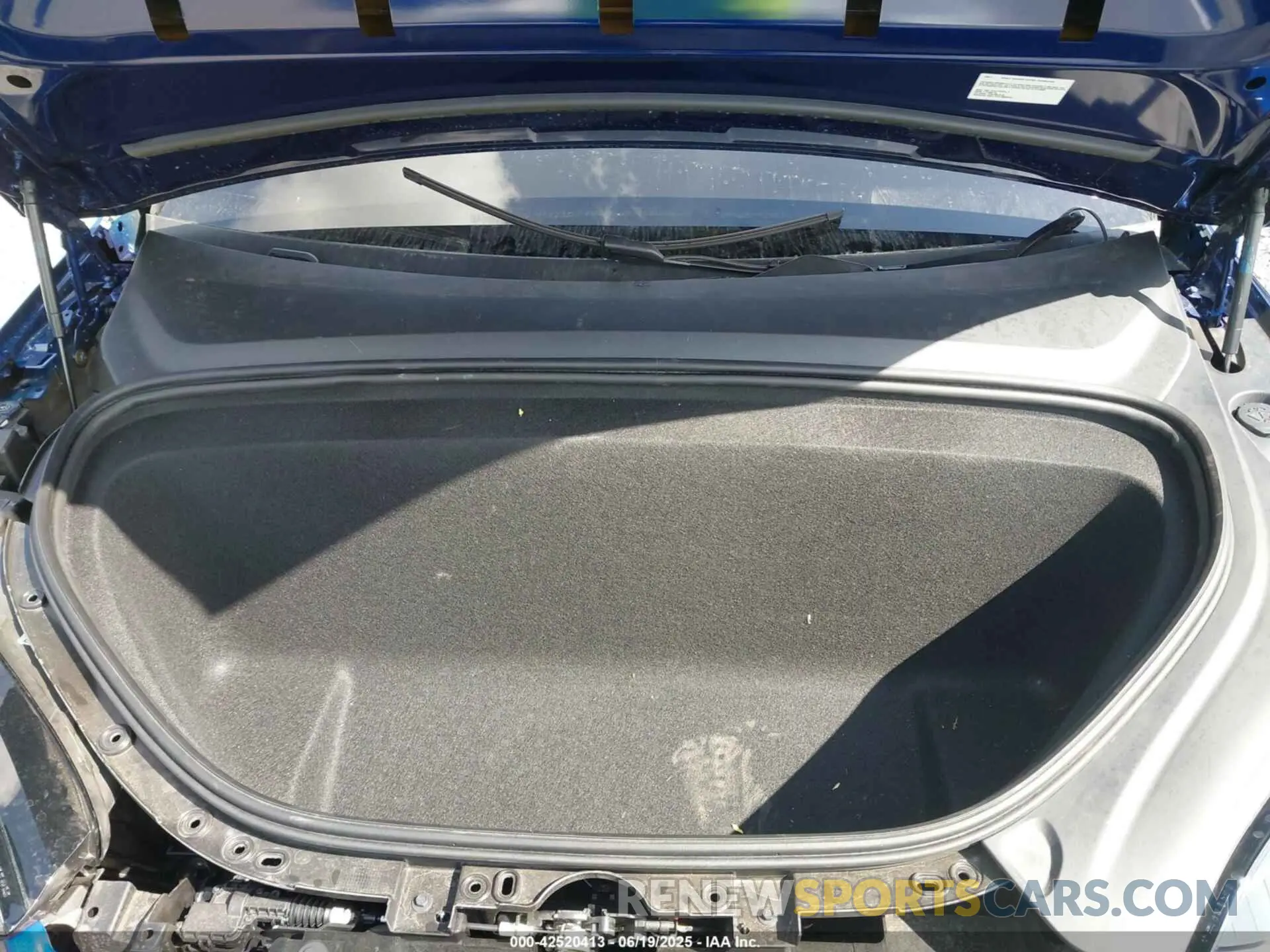 10 Photograph of a damaged car 7SAXCBE5XRF432411 TESLA MODEL X 2024