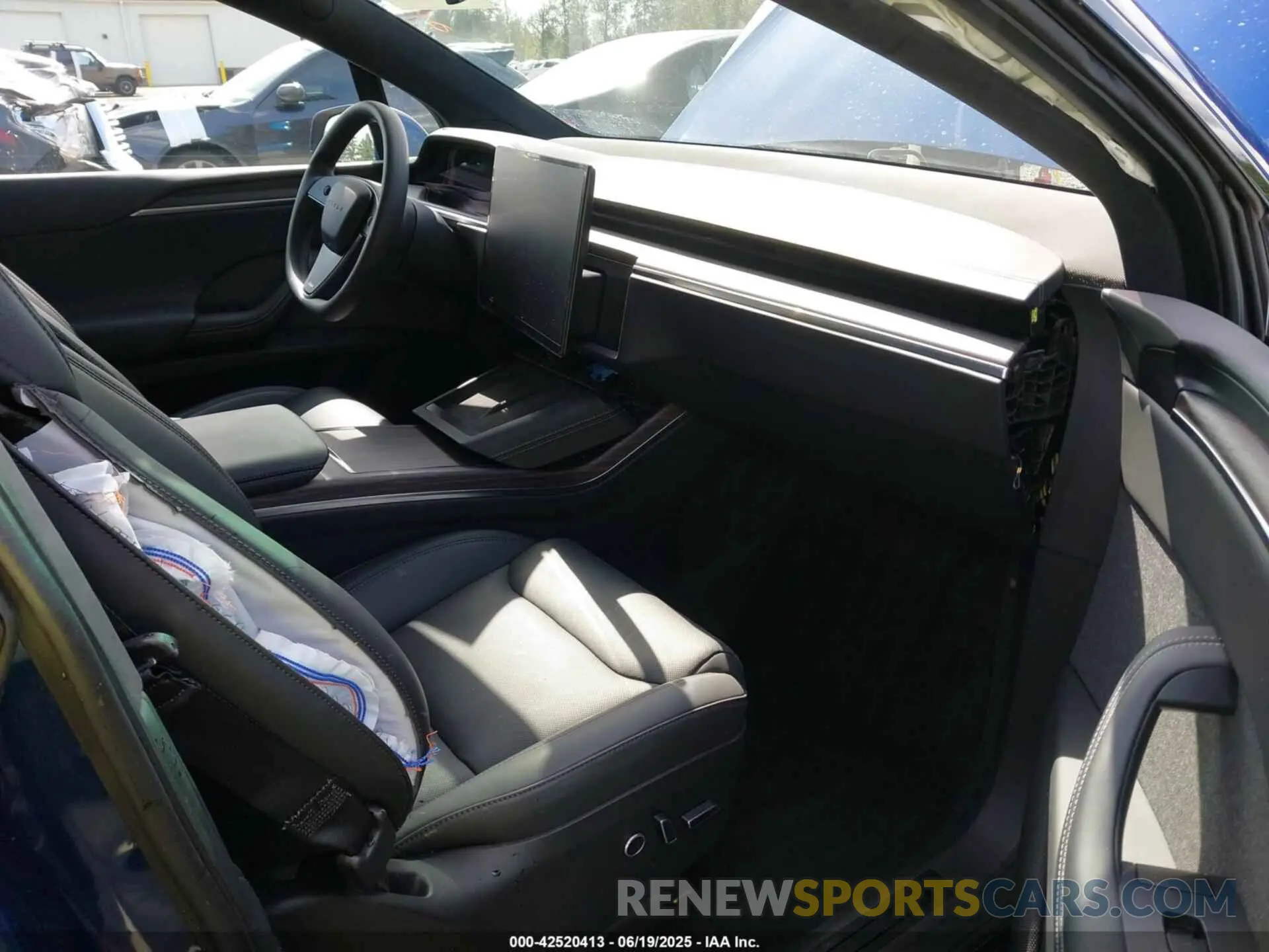 5 Photograph of a damaged car 7SAXCBE5XRF432411 TESLA MODEL X 2024
