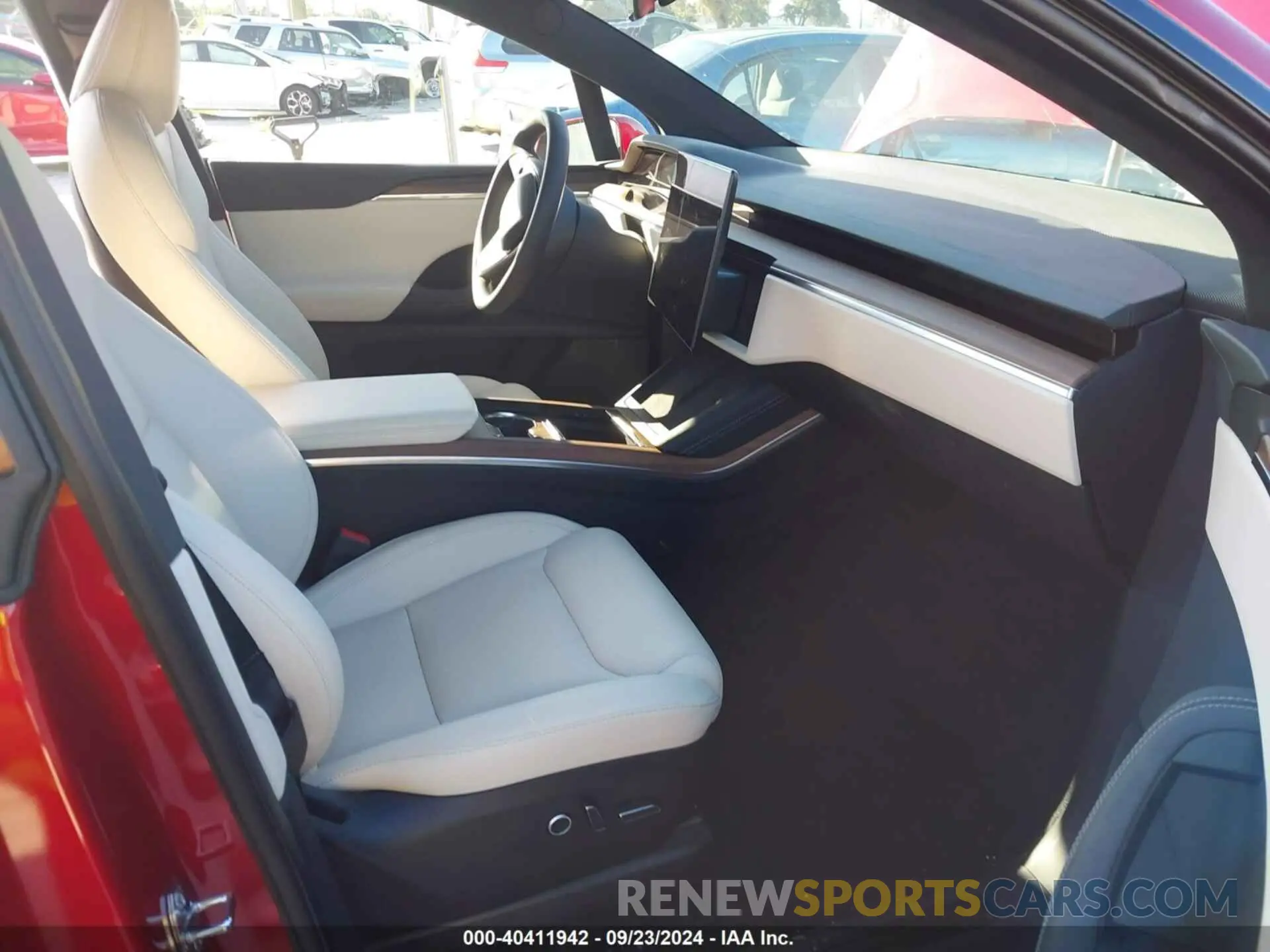 5 Photograph of a damaged car 7SAXCBE5XRF437477 TESLA MODEL X 2024