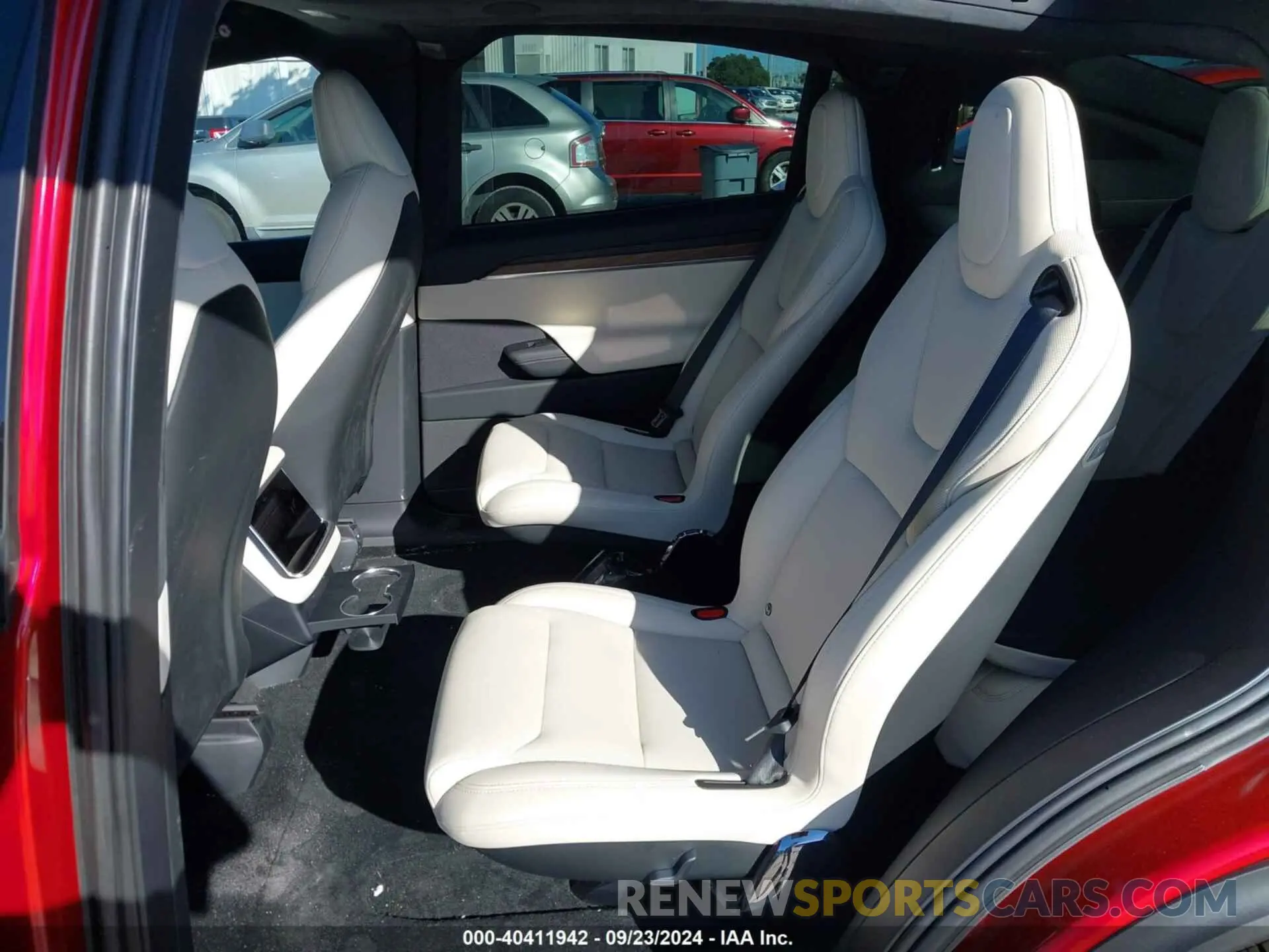 8 Photograph of a damaged car 7SAXCBE5XRF437477 TESLA MODEL X 2024