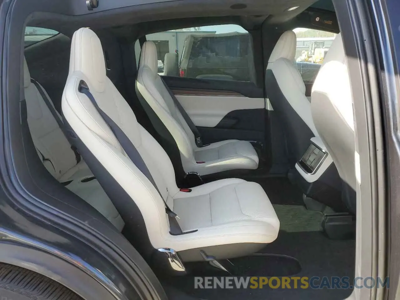 11 Photograph of a damaged car 7SAXCBE5XRF447328 TESLA MODEL X 2024