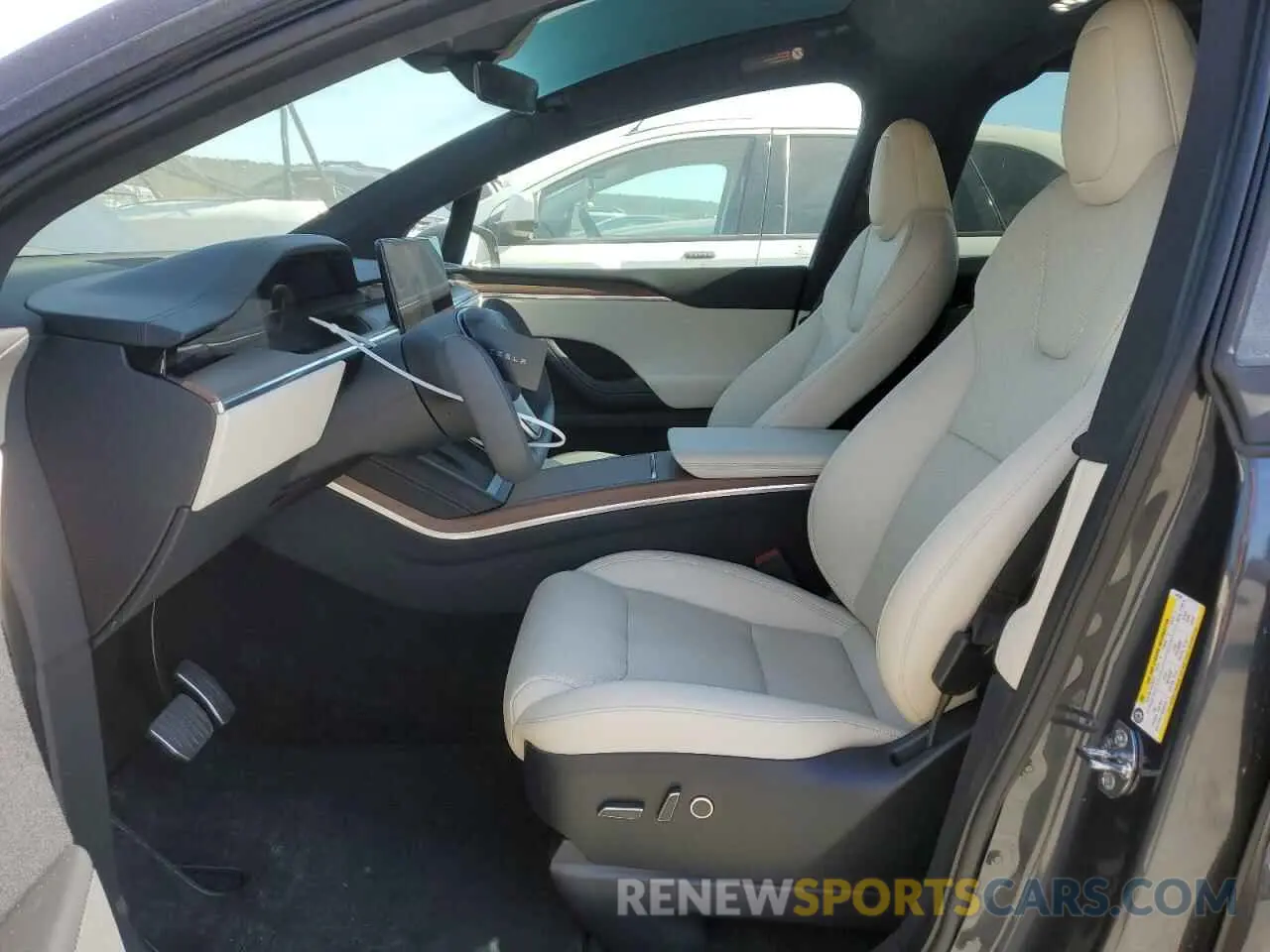 7 Photograph of a damaged car 7SAXCBE5XRF447328 TESLA MODEL X 2024