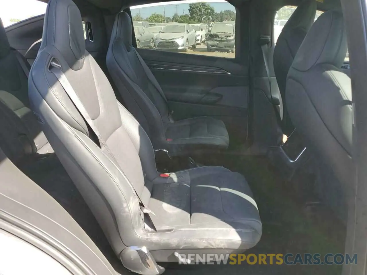 11 Photograph of a damaged car 7SAXCBE62RF458901 TESLA MODEL X 2024