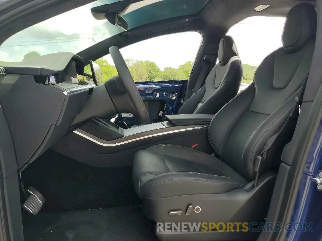 7 Photograph of a damaged car 7SAXCBE63RF446191 TESLA MODEL X 2024