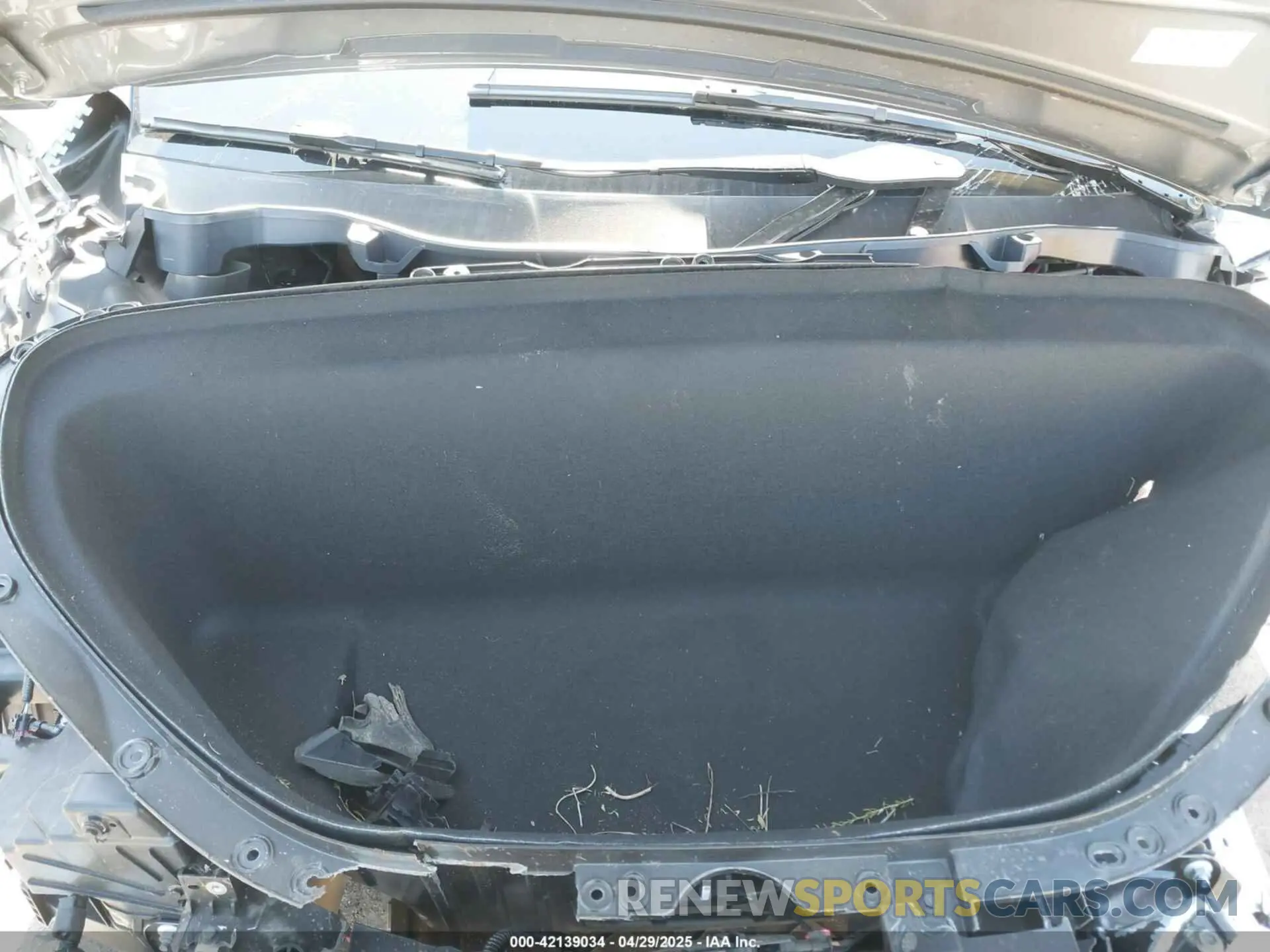 10 Photograph of a damaged car 7SAXCBE66RF458402 TESLA MODEL X 2024