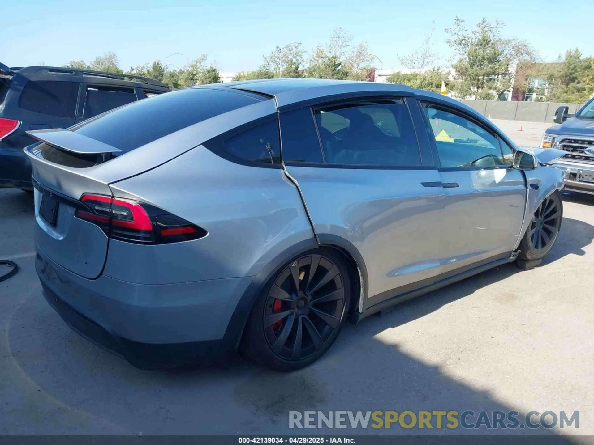 4 Photograph of a damaged car 7SAXCBE66RF458402 TESLA MODEL X 2024
