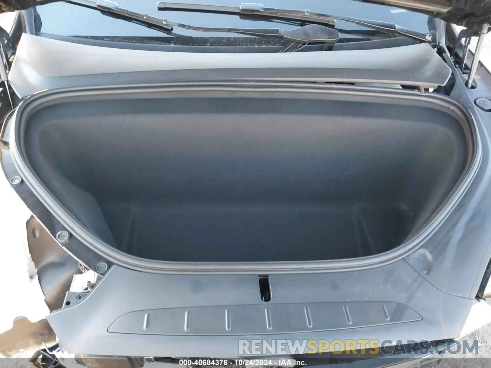 10 Photograph of a damaged car 7SAXCDE51RF441994 TESLA MODEL X 2024