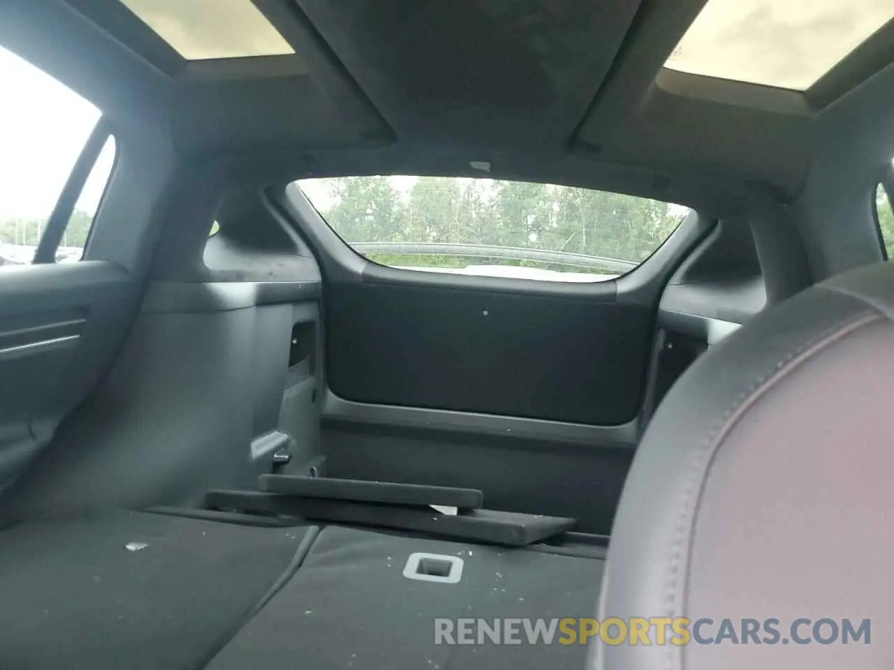 10 Photograph of a damaged car 7SAXCDE52RF445102 TESLA MODEL X 2024