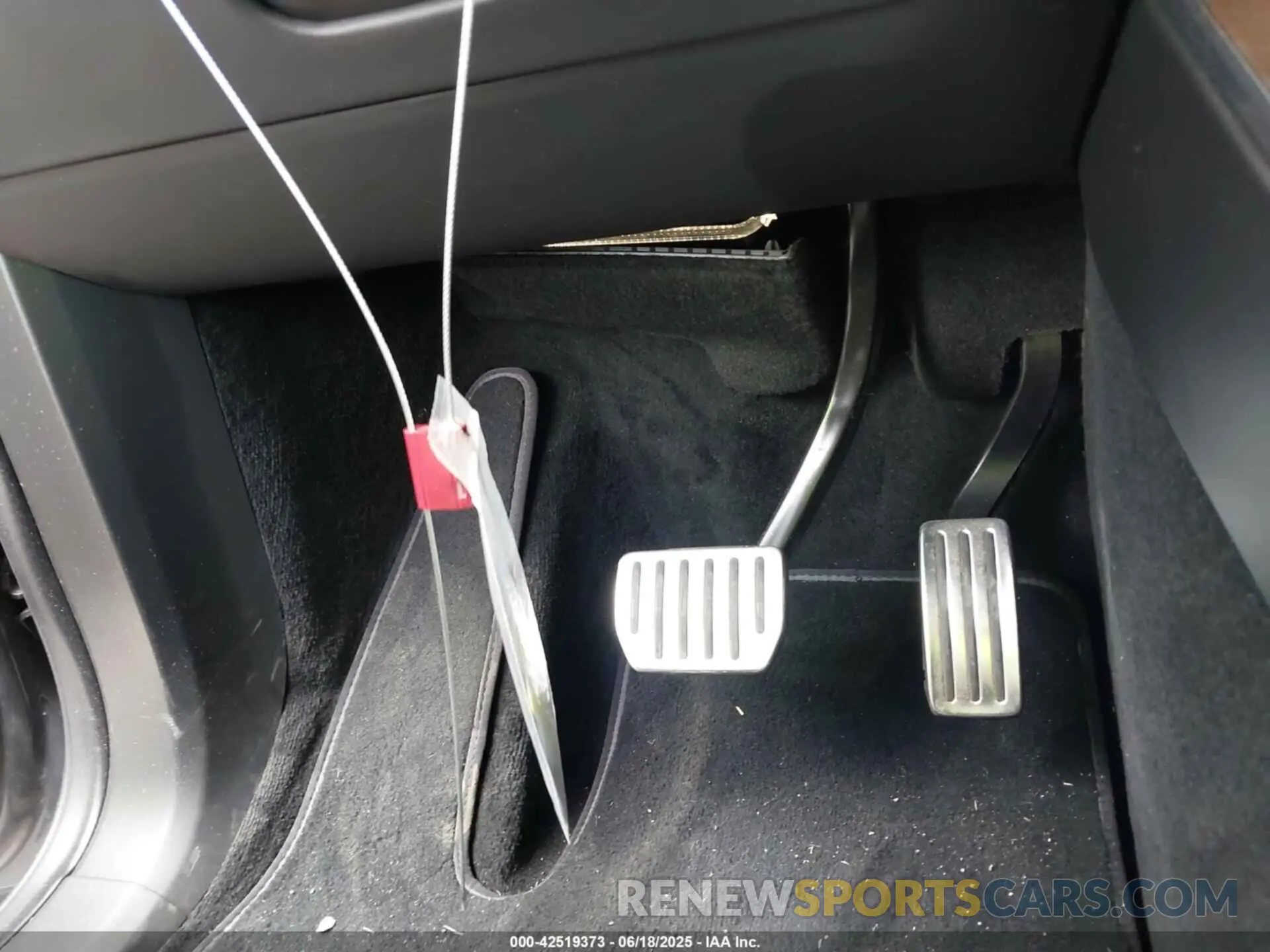 11 Photograph of a damaged car 7SAXCDE52RF446170 TESLA MODEL X 2024
