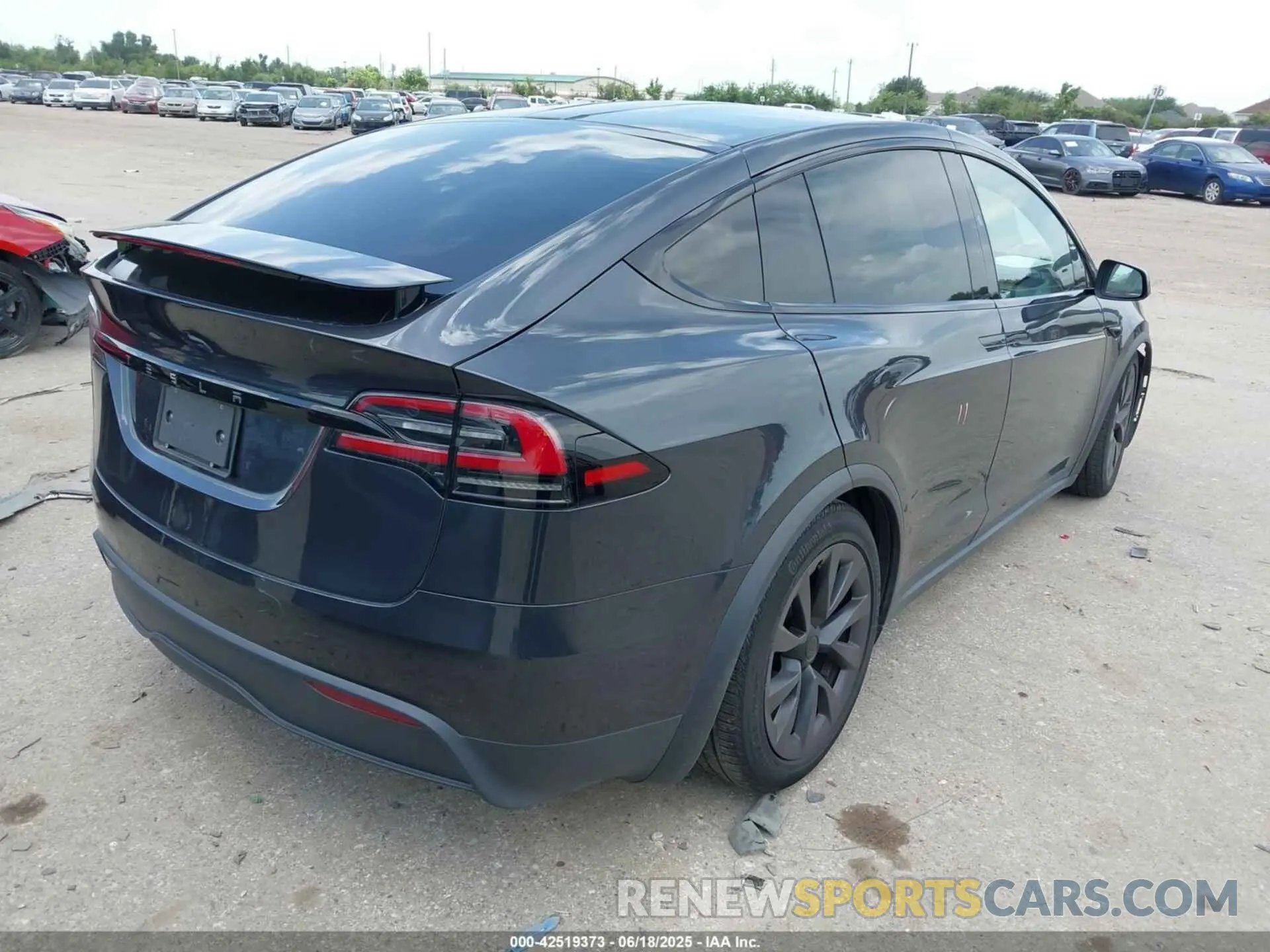 4 Photograph of a damaged car 7SAXCDE52RF446170 TESLA MODEL X 2024