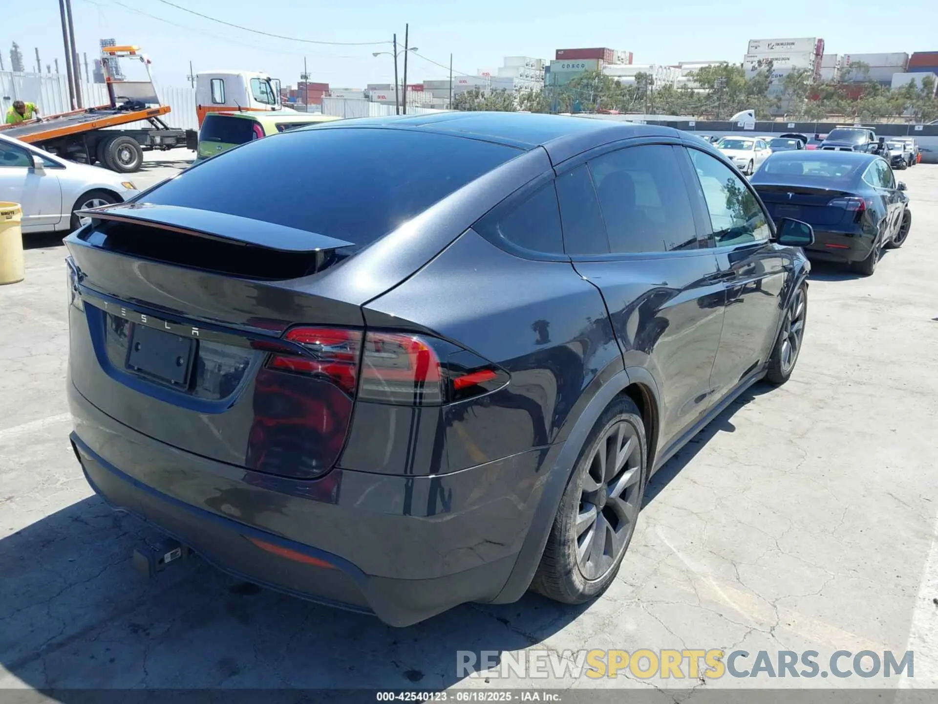 4 Photograph of a damaged car 7SAXCDE53RF434108 TESLA MODEL X 2024