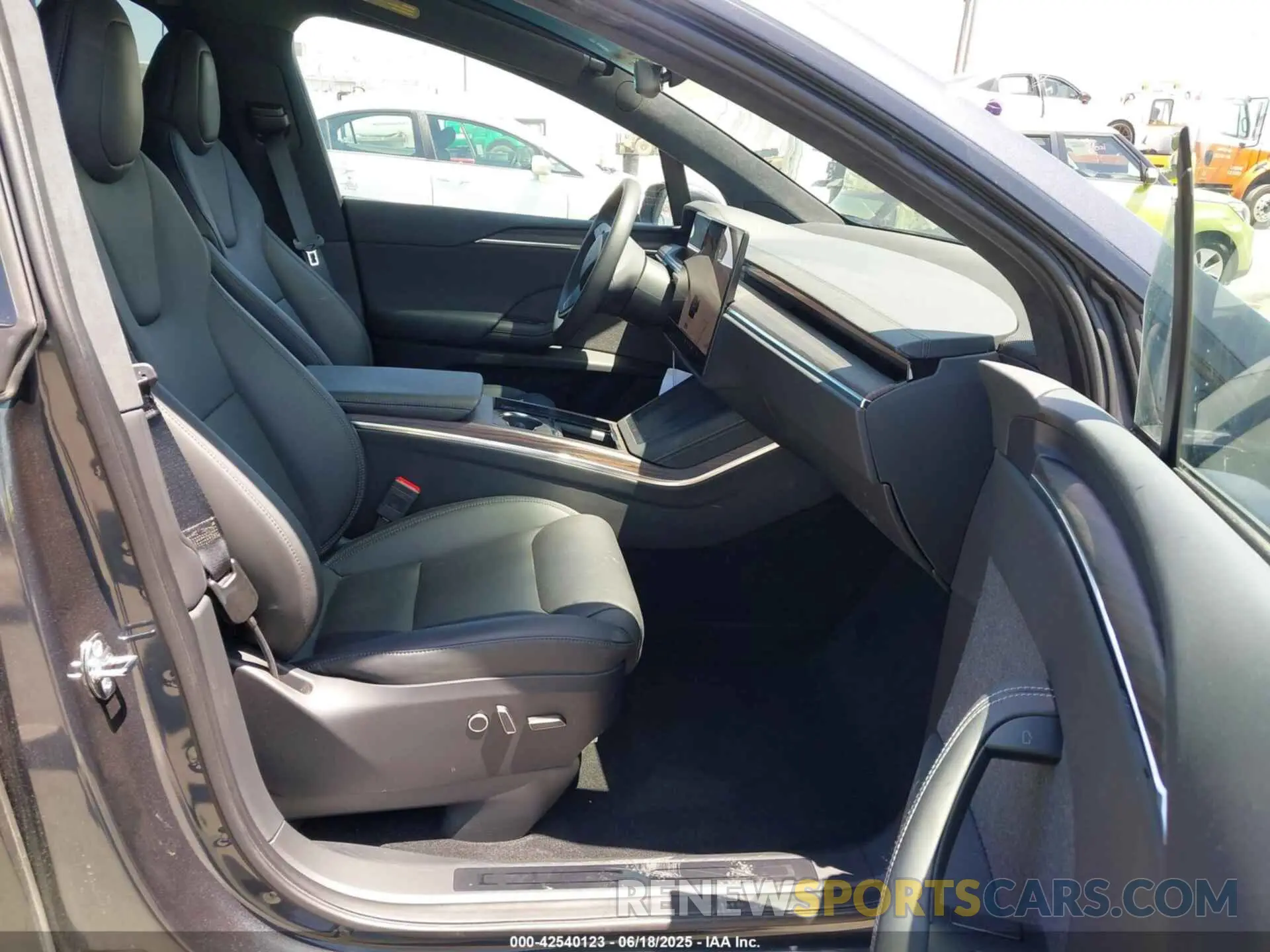 5 Photograph of a damaged car 7SAXCDE53RF434108 TESLA MODEL X 2024