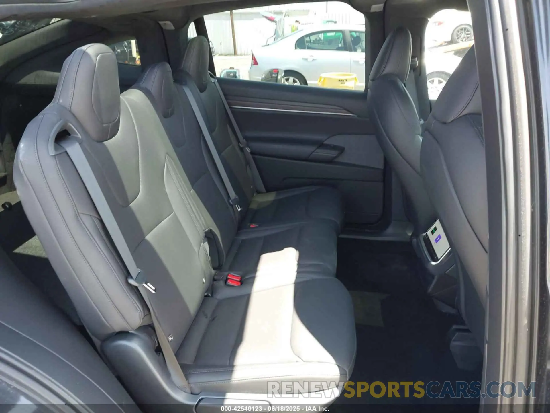 8 Photograph of a damaged car 7SAXCDE53RF434108 TESLA MODEL X 2024