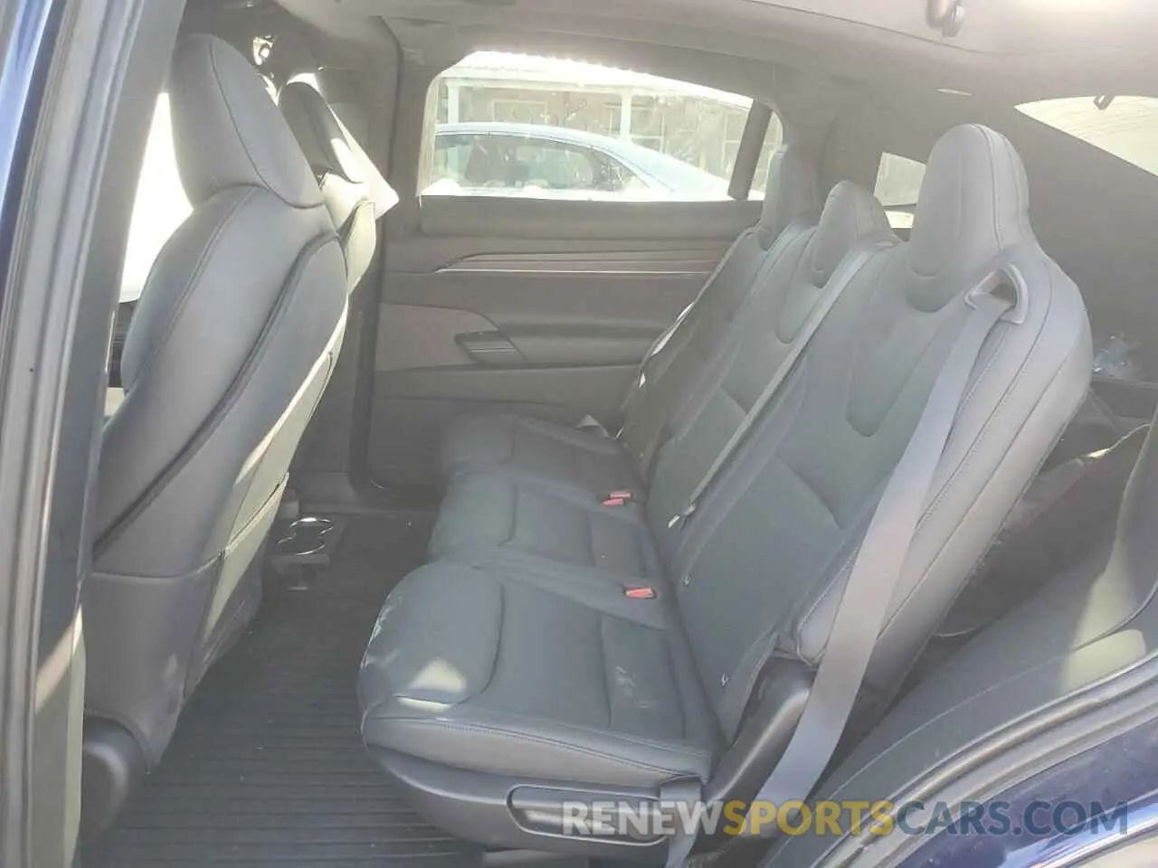 10 Photograph of a damaged car 7SAXCDE53RF444265 TESLA MODEL X 2024