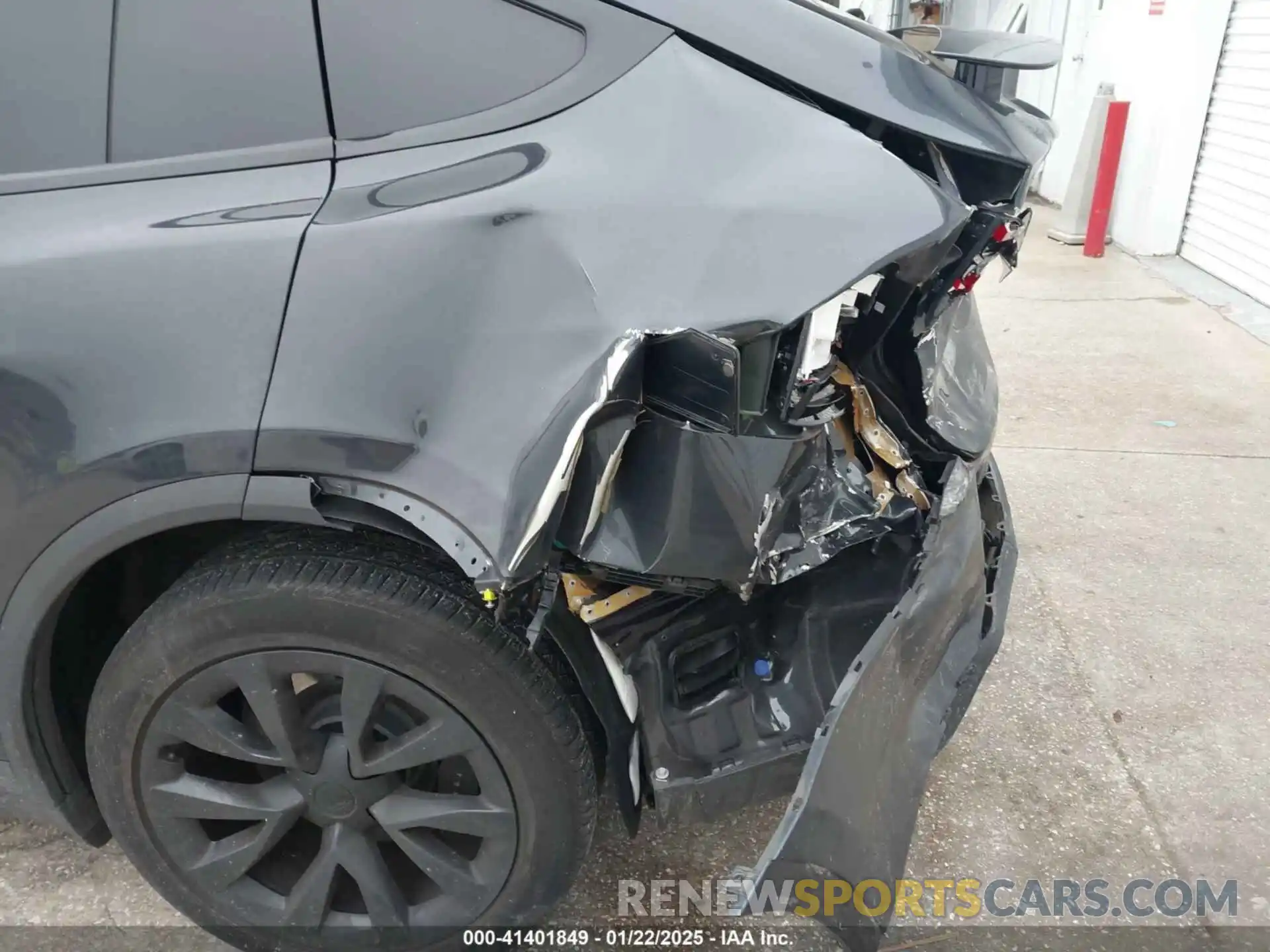 6 Photograph of a damaged car 7SAXCDE56RF441439 TESLA MODEL X 2024