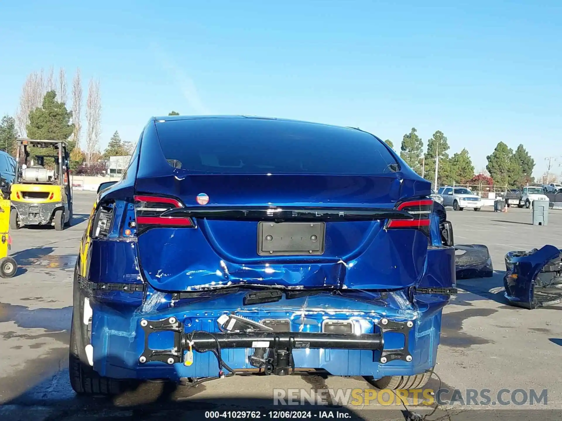 17 Photograph of a damaged car 7SAXCDE5XRF443761 TESLA MODEL X 2024