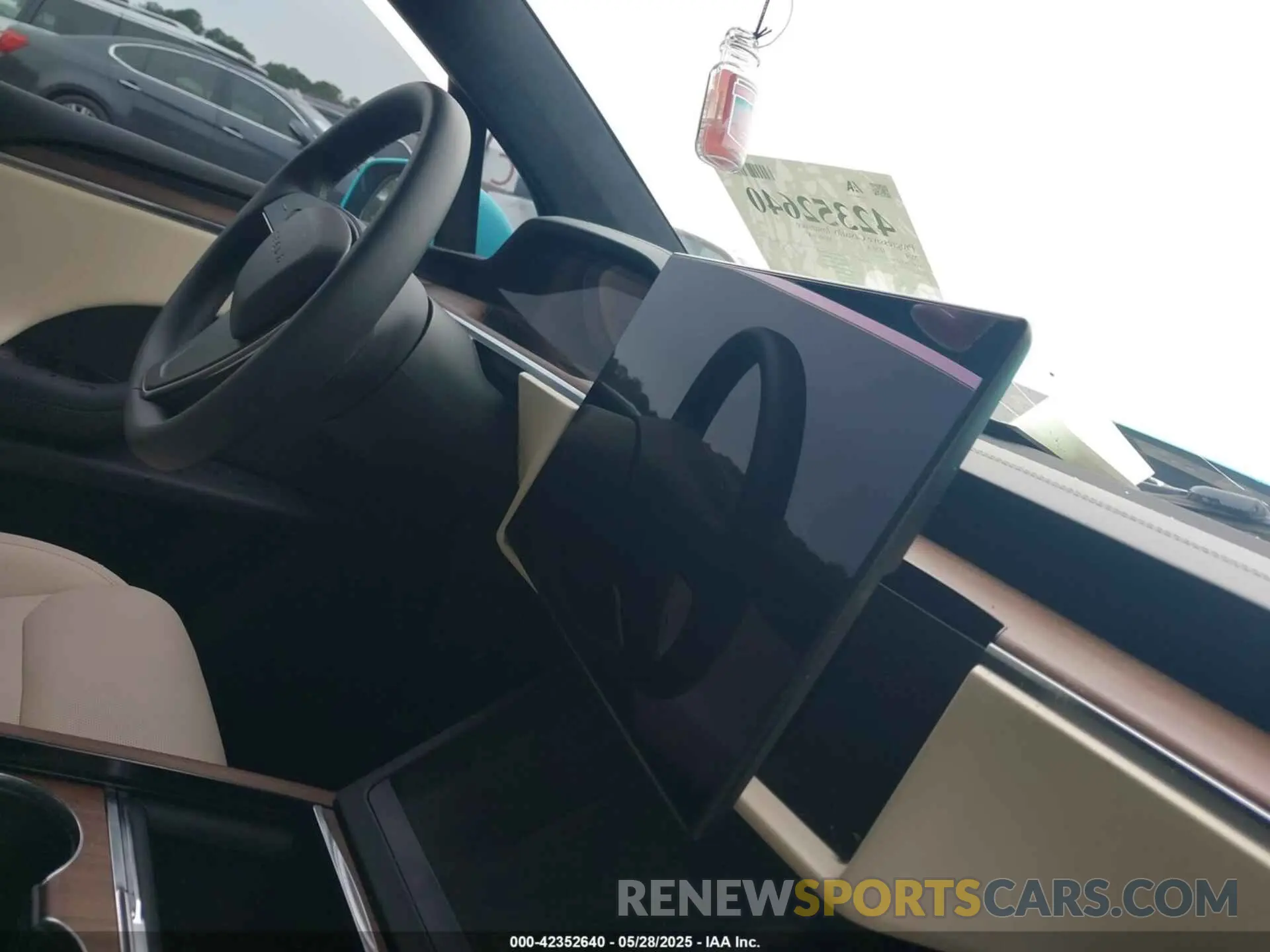 17 Photograph of a damaged car 7SAXCDE5XRF449317 TESLA MODEL X 2024