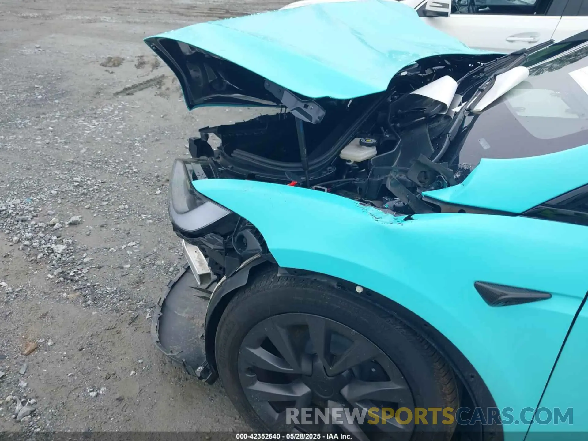 21 Photograph of a damaged car 7SAXCDE5XRF449317 TESLA MODEL X 2024