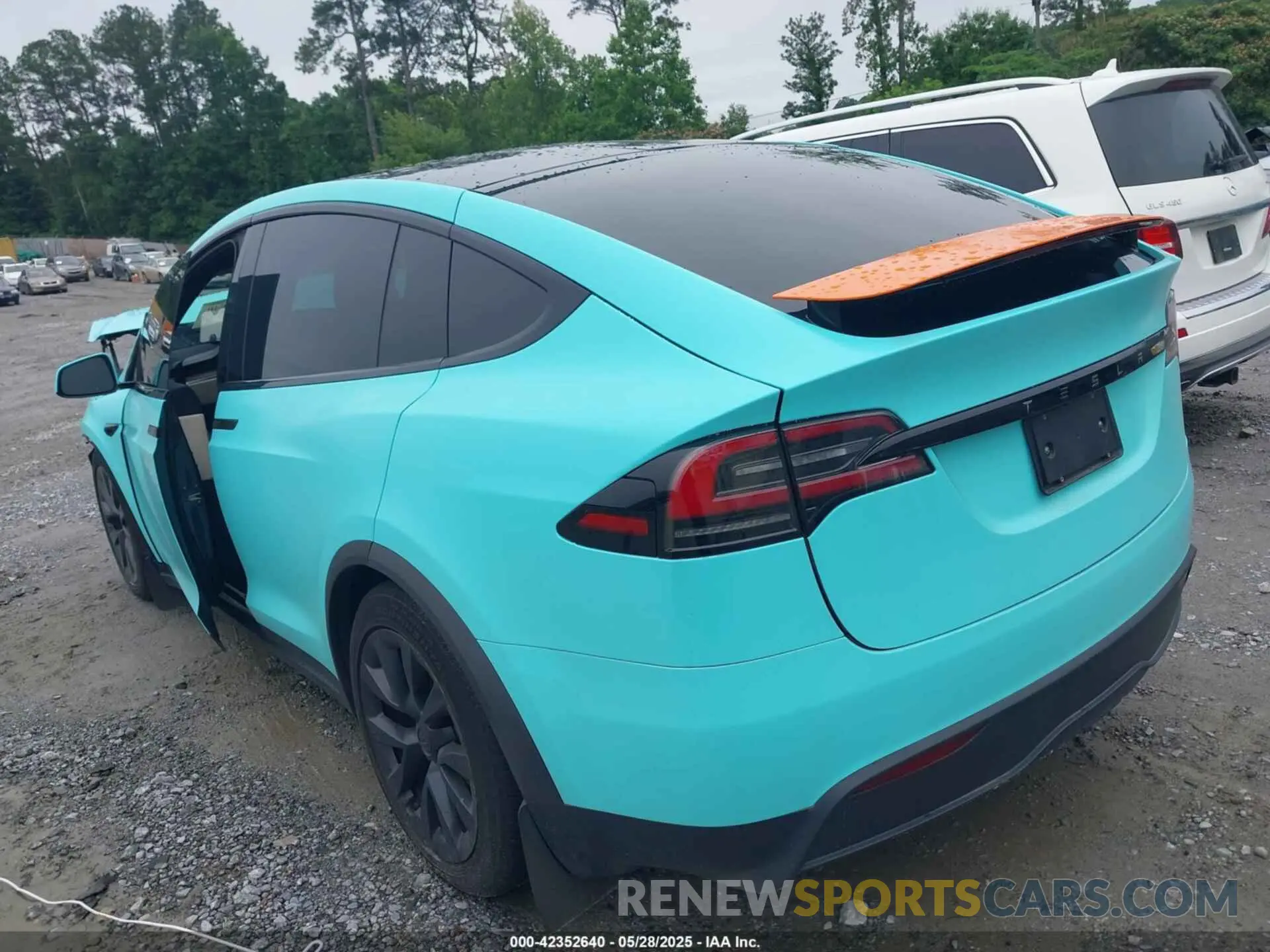 3 Photograph of a damaged car 7SAXCDE5XRF449317 TESLA MODEL X 2024