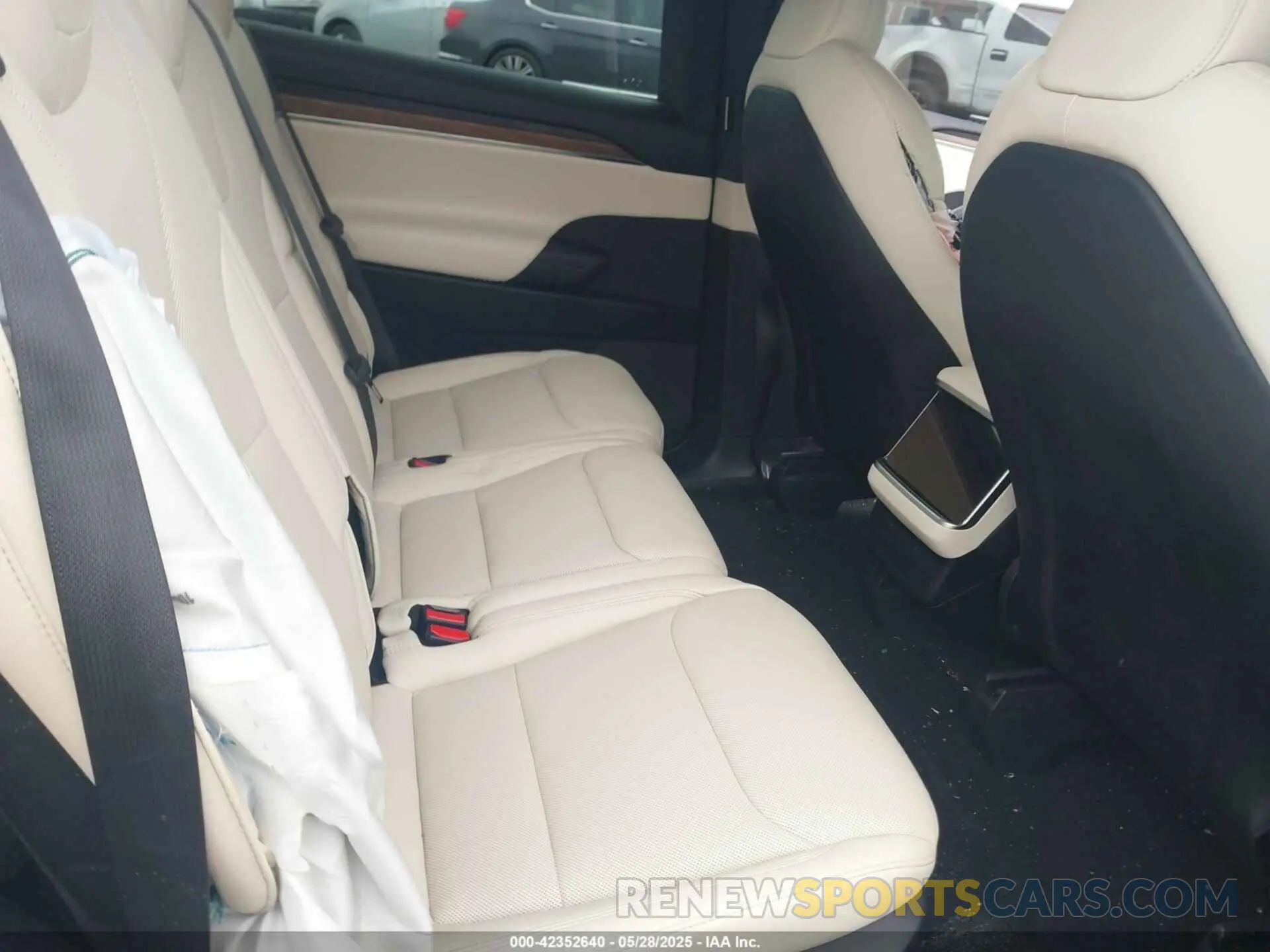8 Photograph of a damaged car 7SAXCDE5XRF449317 TESLA MODEL X 2024