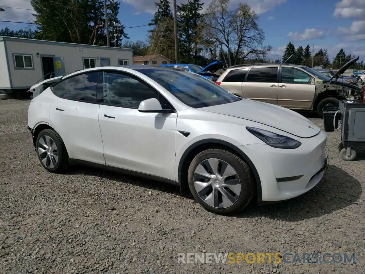 4 Photograph of a damaged car 5YJYGDEE0LF009605 TESLA MODEL Y 2020