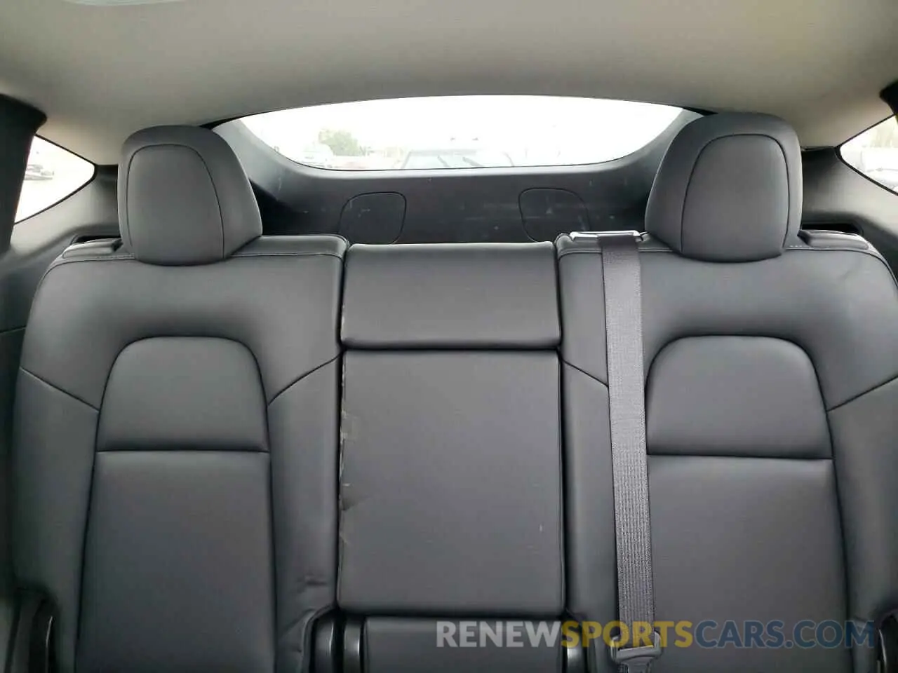 10 Photograph of a damaged car 5YJYGDEE0LF015324 TESLA MODEL Y 2020
