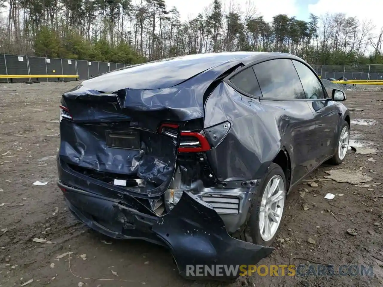 4 Photograph of a damaged car 5YJYGDEE0LF032902 TESLA MODEL Y 2020