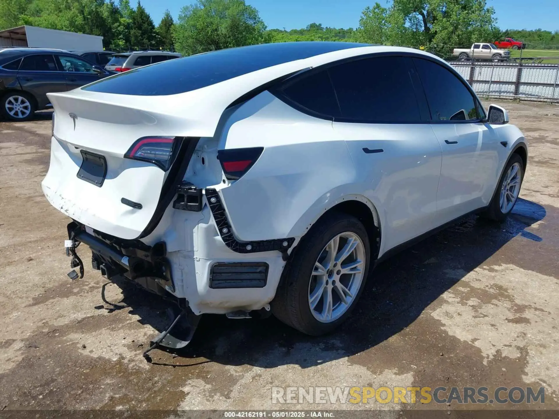 4 Photograph of a damaged car 5YJYGDEE0LF035248 TESLA MODEL Y 2020