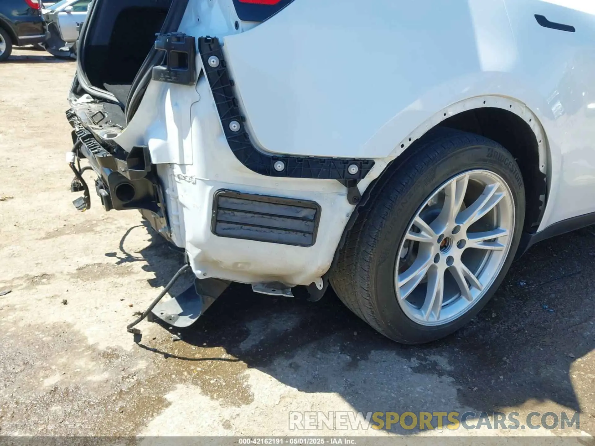 6 Photograph of a damaged car 5YJYGDEE0LF035248 TESLA MODEL Y 2020