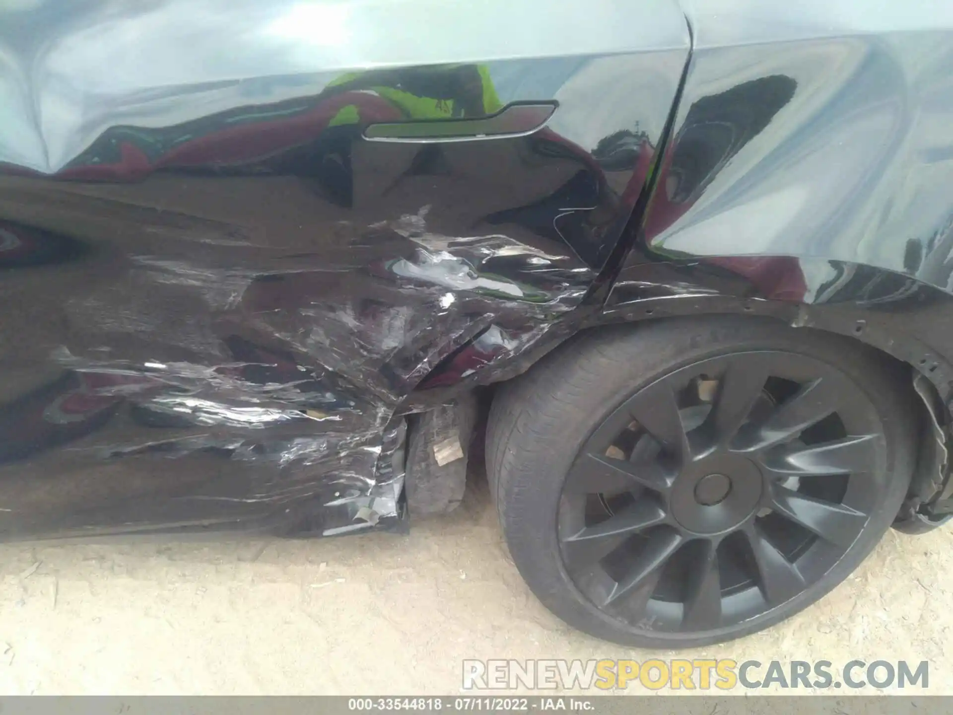 6 Photograph of a damaged car 5YJYGDEE0LF040563 TESLA MODEL Y 2020