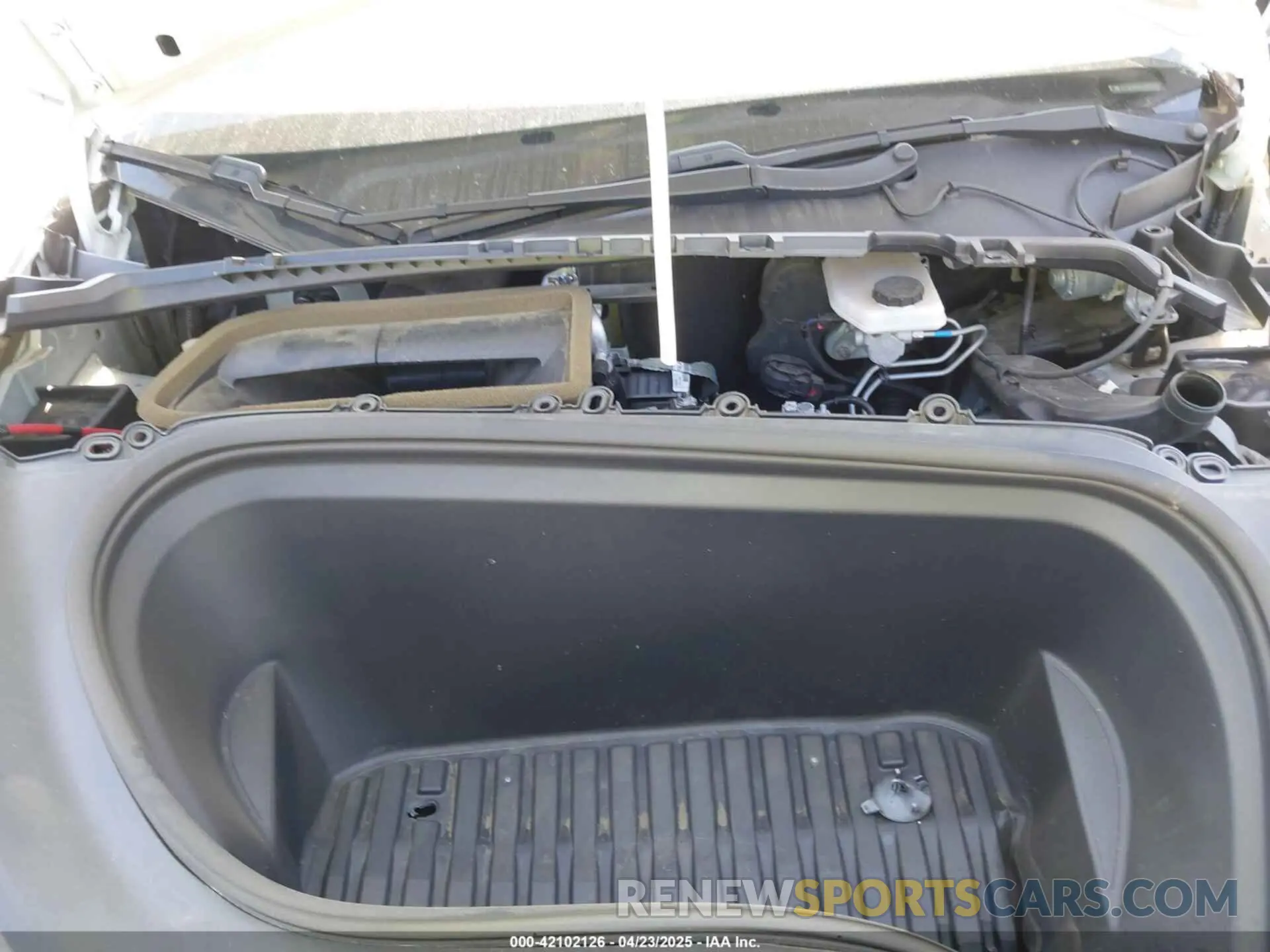 10 Photograph of a damaged car 5YJYGDEE0LF047030 TESLA MODEL Y 2020