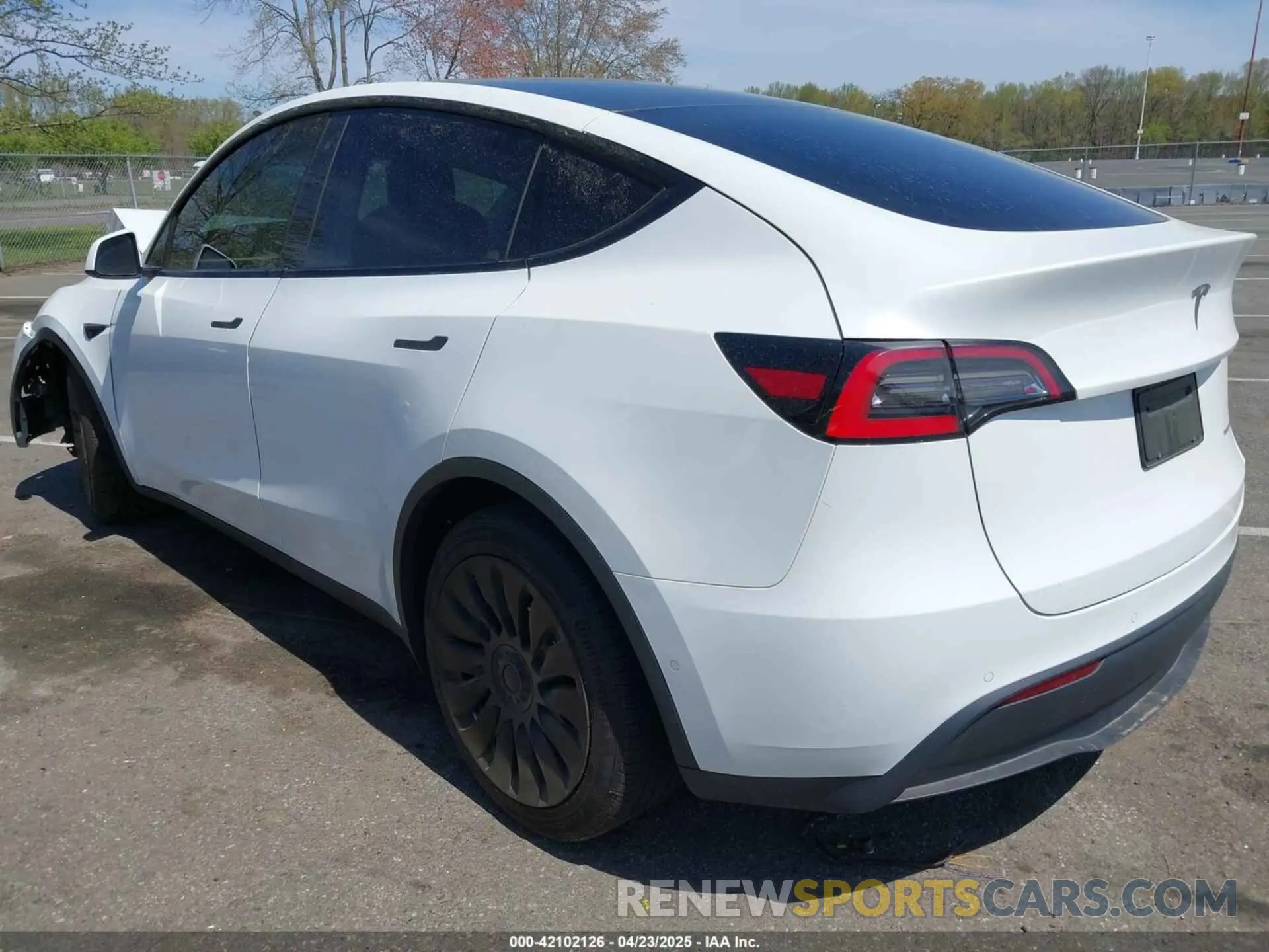 3 Photograph of a damaged car 5YJYGDEE0LF047030 TESLA MODEL Y 2020