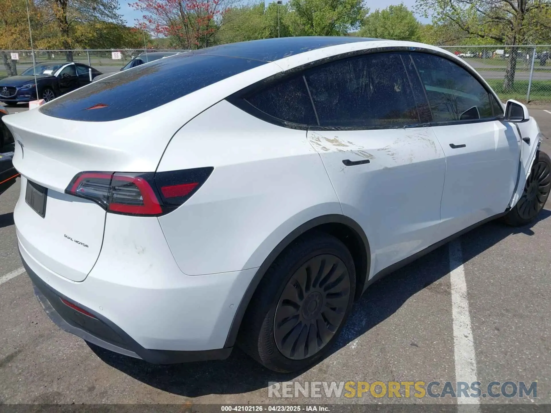 4 Photograph of a damaged car 5YJYGDEE0LF047030 TESLA MODEL Y 2020