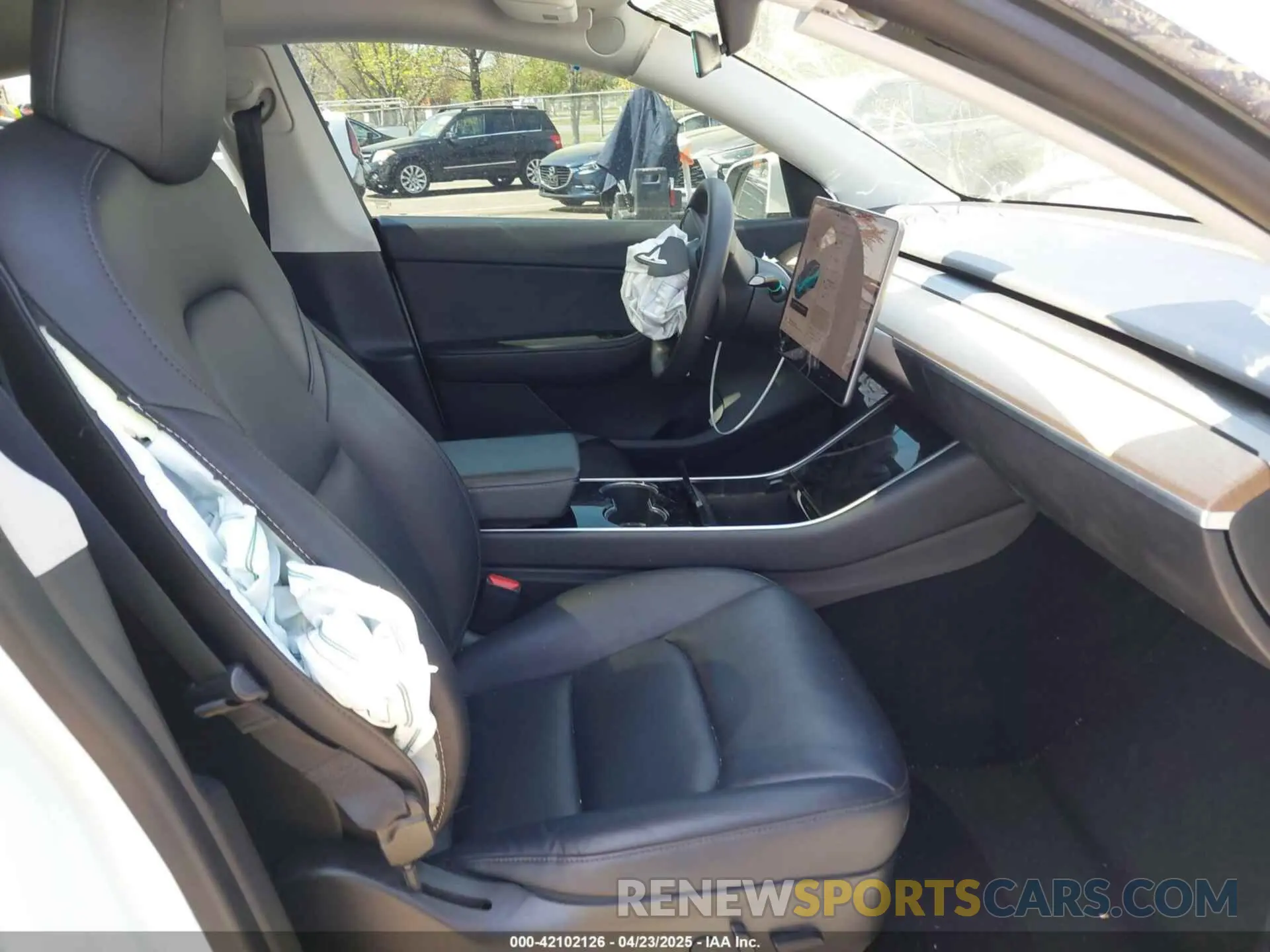 5 Photograph of a damaged car 5YJYGDEE0LF047030 TESLA MODEL Y 2020