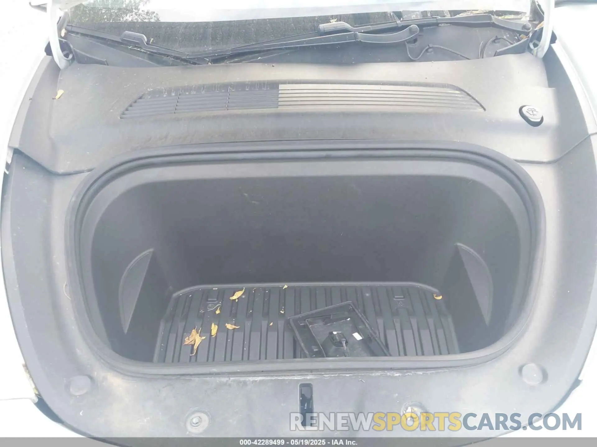 10 Photograph of a damaged car 5YJYGDEE1LF012853 TESLA MODEL Y 2020