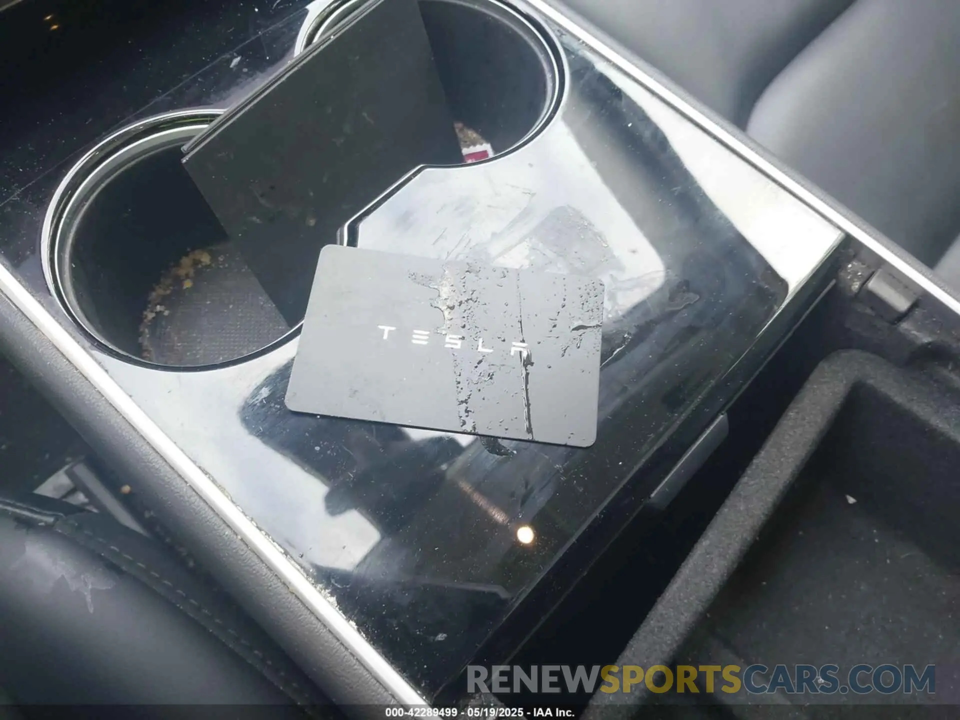 11 Photograph of a damaged car 5YJYGDEE1LF012853 TESLA MODEL Y 2020