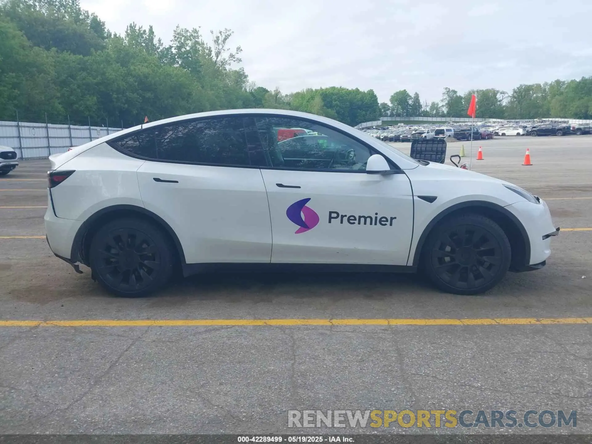 13 Photograph of a damaged car 5YJYGDEE1LF012853 TESLA MODEL Y 2020