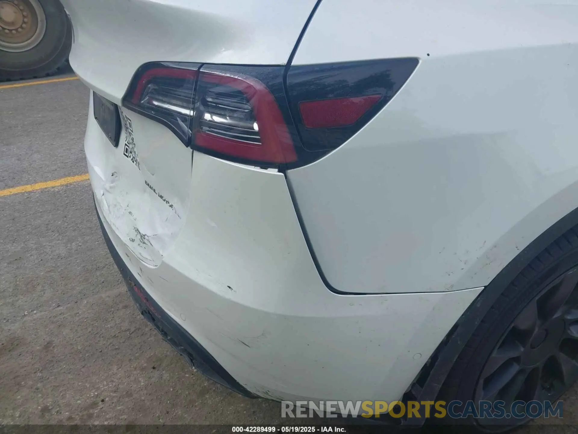 19 Photograph of a damaged car 5YJYGDEE1LF012853 TESLA MODEL Y 2020