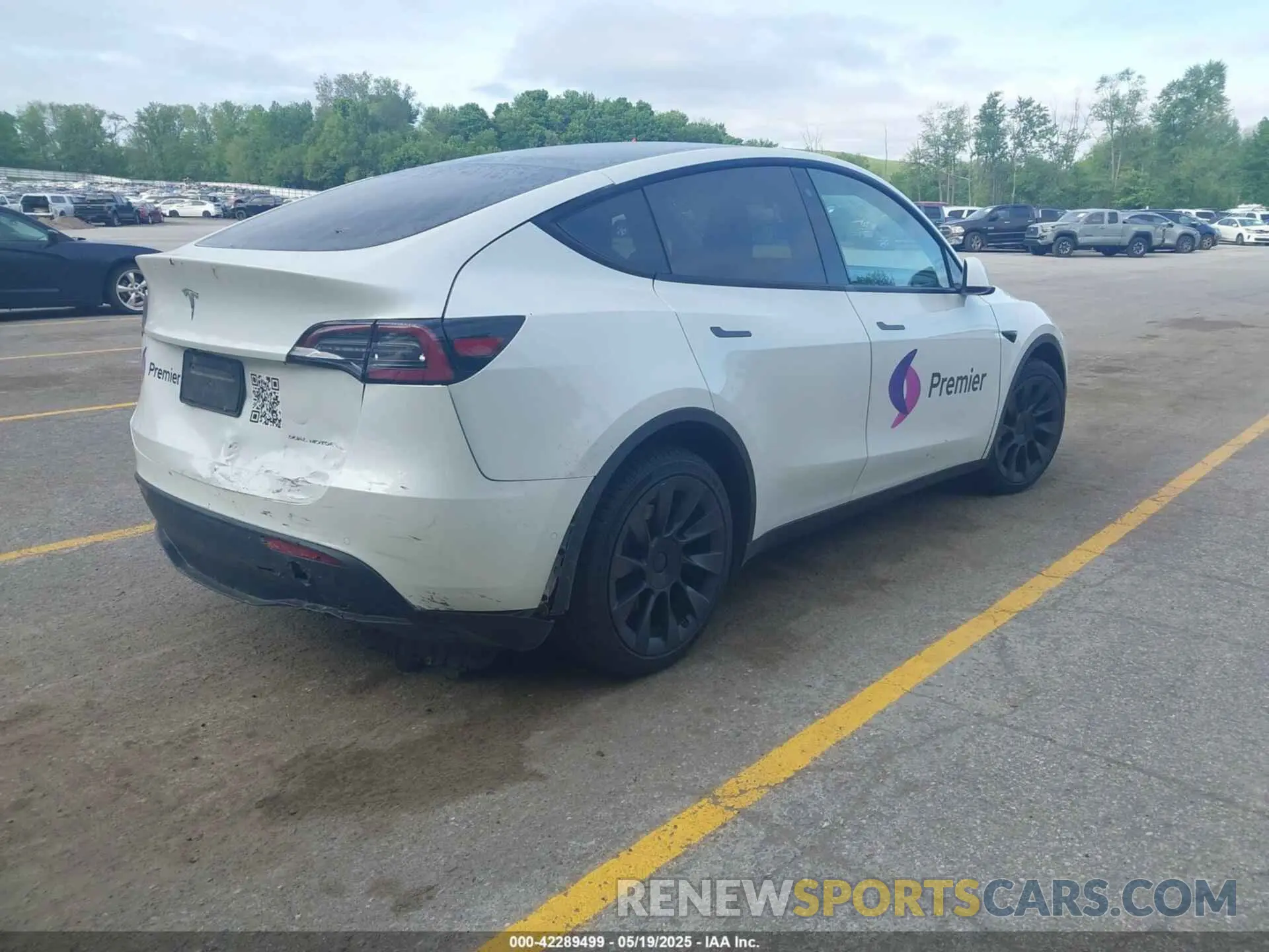4 Photograph of a damaged car 5YJYGDEE1LF012853 TESLA MODEL Y 2020