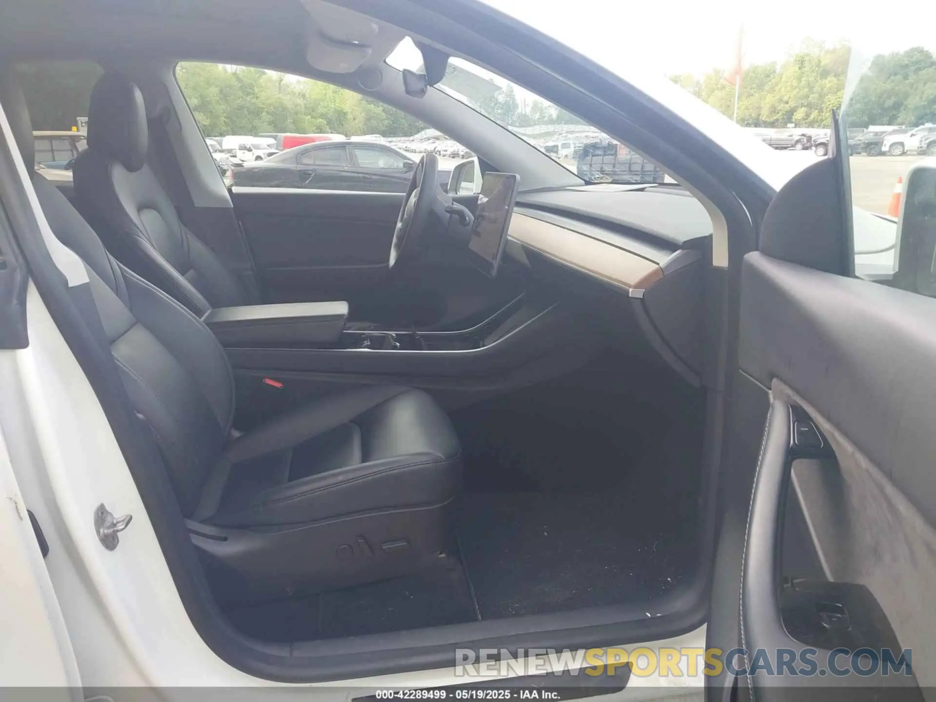 5 Photograph of a damaged car 5YJYGDEE1LF012853 TESLA MODEL Y 2020