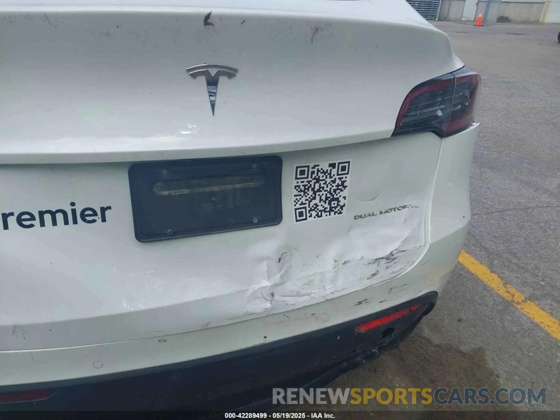 6 Photograph of a damaged car 5YJYGDEE1LF012853 TESLA MODEL Y 2020
