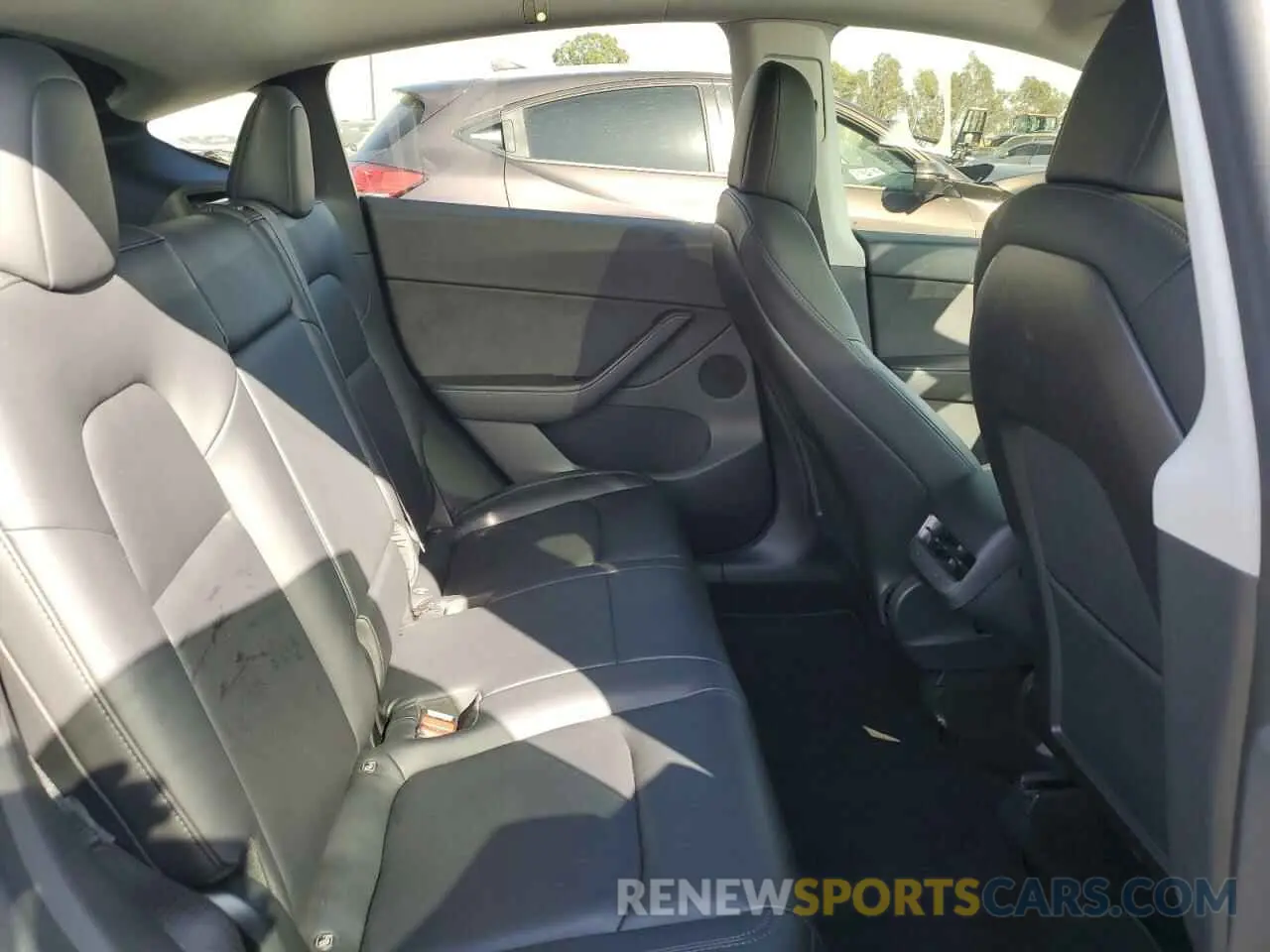 10 Photograph of a damaged car 5YJYGDEE1LF012996 TESLA MODEL Y 2020