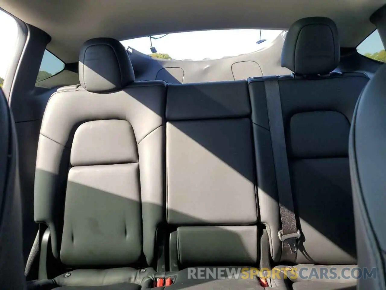 10 Photograph of a damaged car 5YJYGDEE1LF013288 TESLA MODEL Y 2020