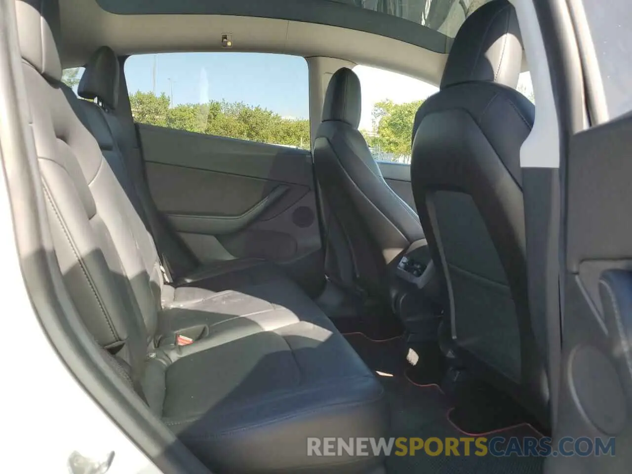 11 Photograph of a damaged car 5YJYGDEE1LF013288 TESLA MODEL Y 2020