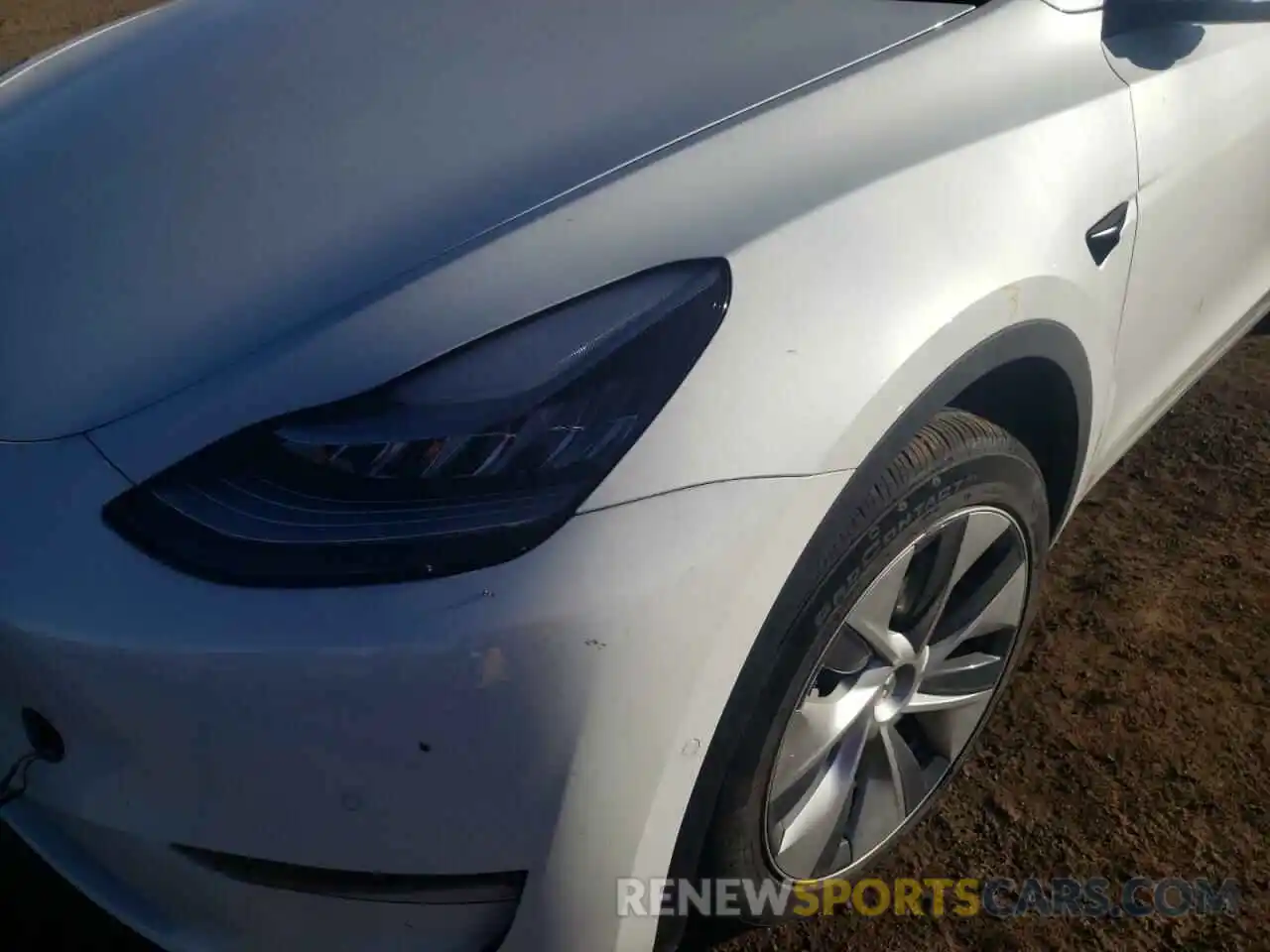 10 Photograph of a damaged car 5YJYGDEE1LF015185 TESLA MODEL Y 2020